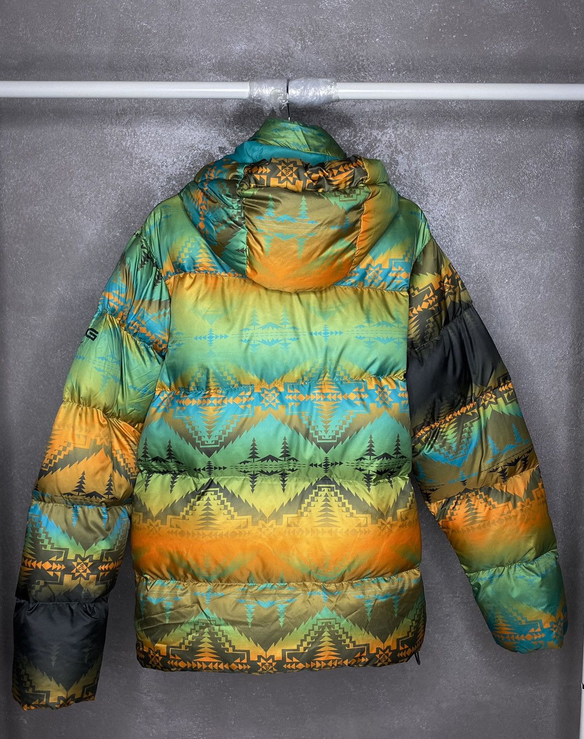 Nike ACG × Pendleton Nike ACG x Pendleton Vintage Y2K Puffer Jacket Aztec Pattern Size US L / EU 52-54 / 3 - 2 Thumbnail
