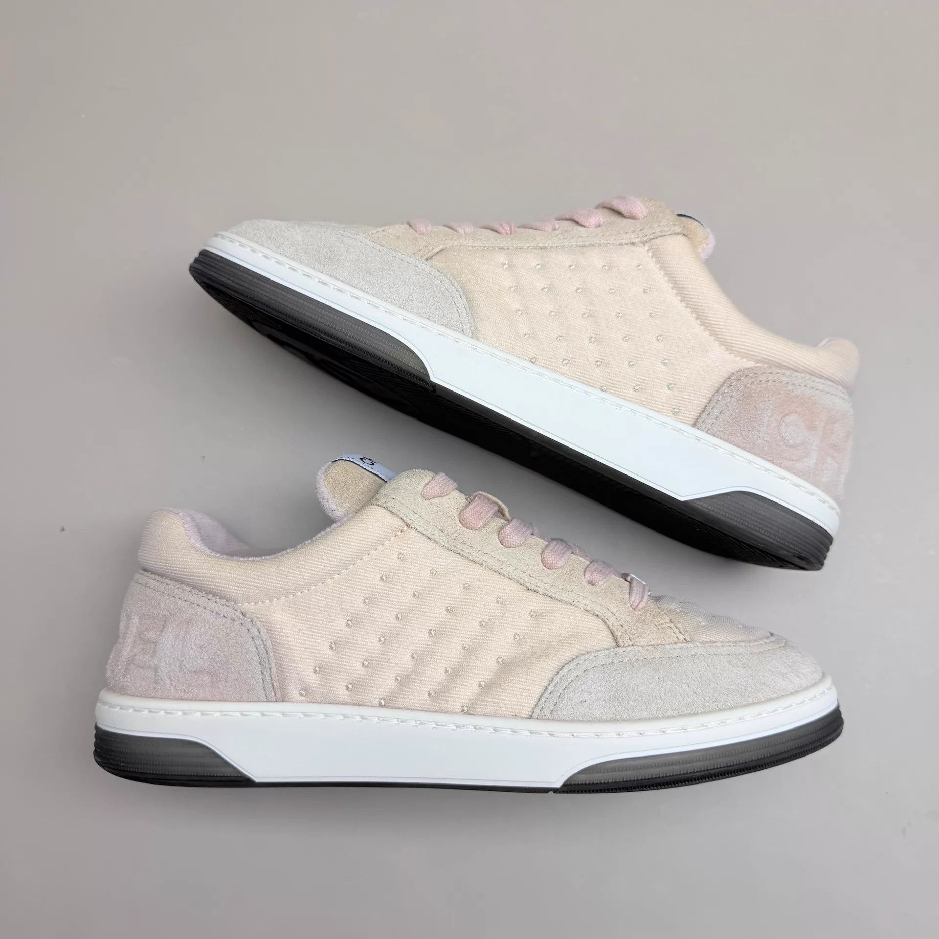 Chanel CHANEL White-Pink CC Suede Sneakers EUR 36.5 95 New Size US 6 / IT 36 - 4 Thumbnail