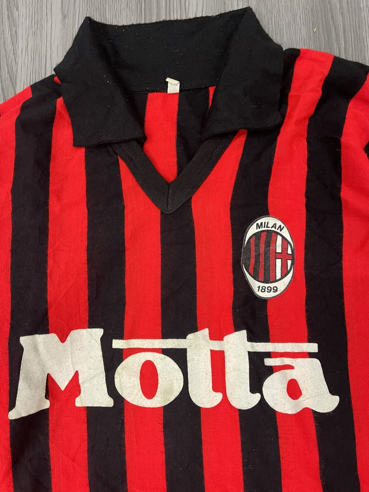 Vintage Vintage AC Milan 100%Acrylic Long Sleeve Supporter Jersey Size US M / EU 48-50 / 2 - 4 Thumbnail