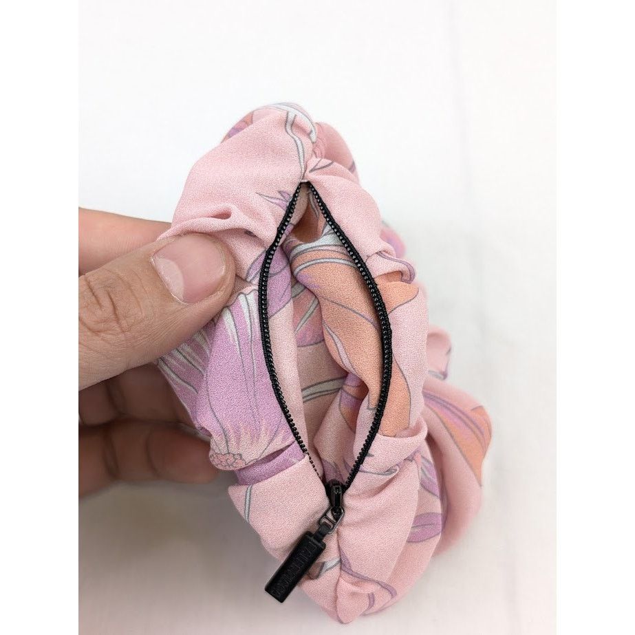 Balenciaga o1rshd1 Size: OS / Zip Scrunchie Silk & Brass in Multicolor Size ONE SIZE - 7 Thumbnail