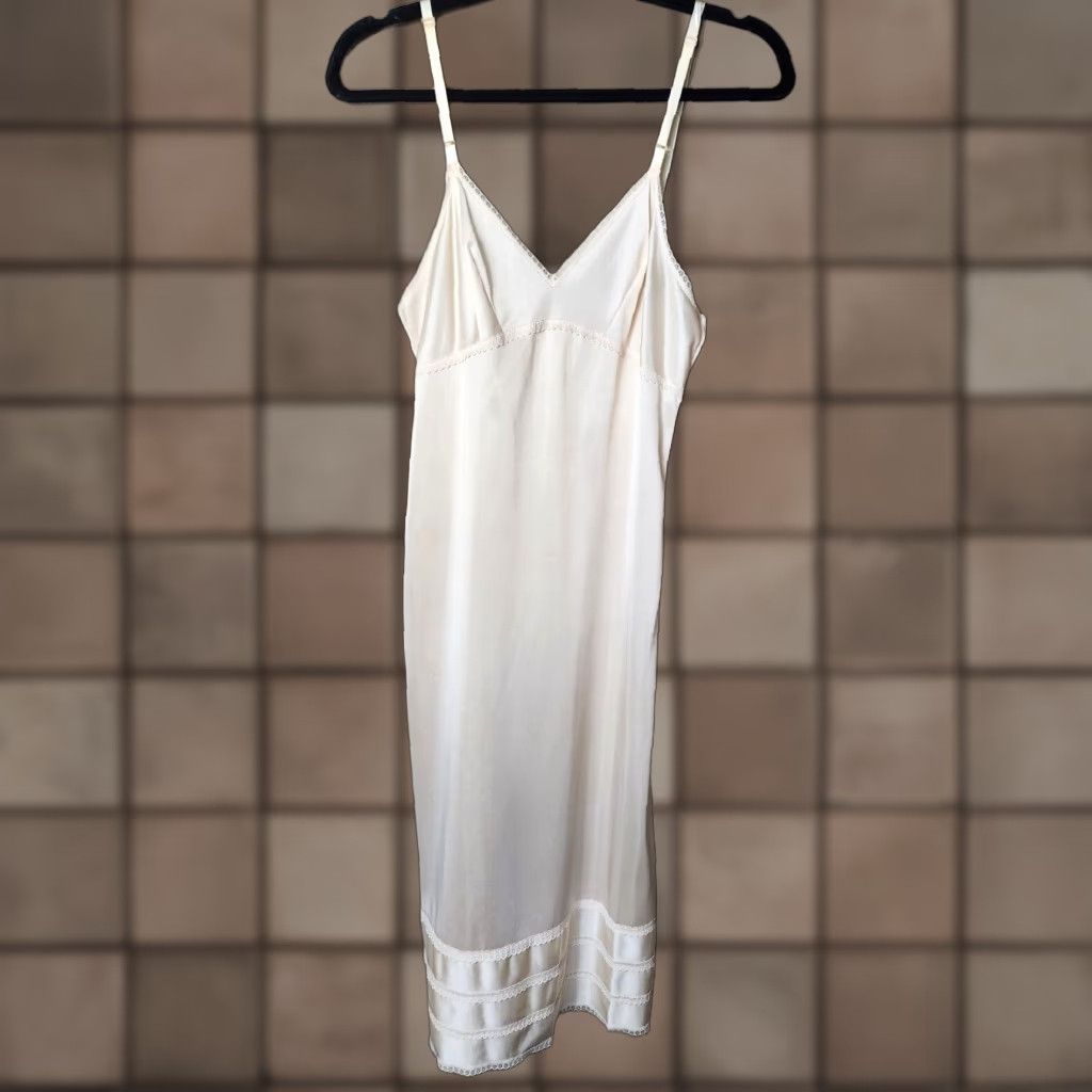 Vintage Lorraine Slip Dress Vintage Beige Satin Lace Tall/Small Size S / US 4 / IT 40 - 1 Thumbnail