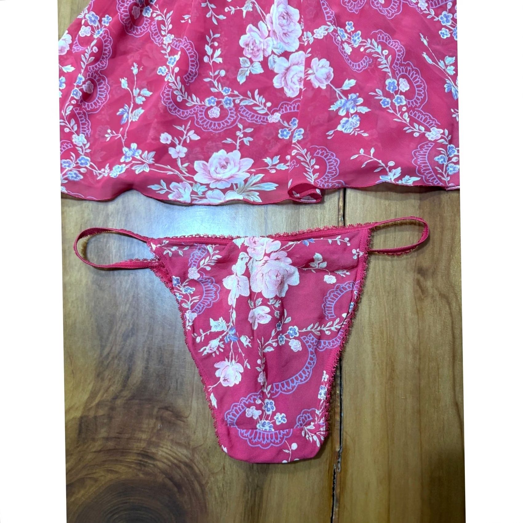 Victoria's Secret VINTAGE Victoria's Secret Set Lingerie Top Small Floral Thong 2 Piece Tank RR8 Shirt Womens Red Christmas? Size S / US 4 / IT 40 - 6 Thumbnail