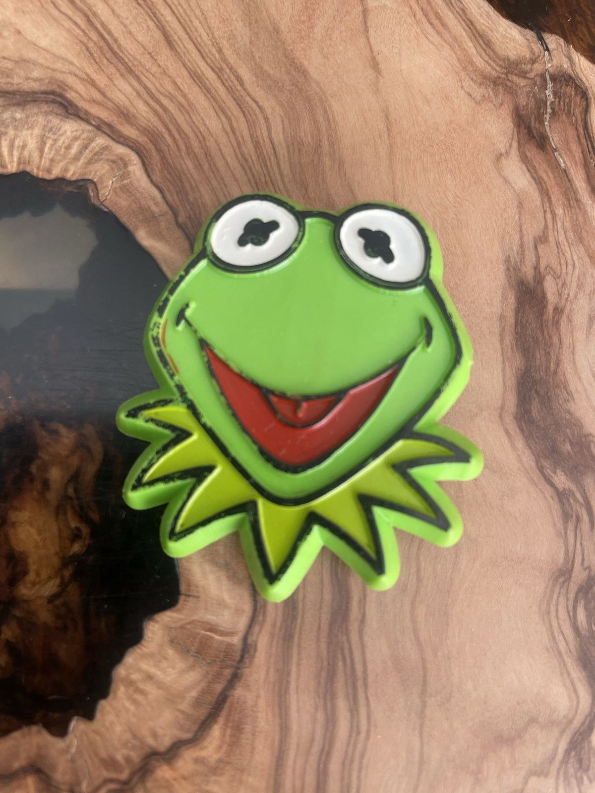 Disney × Vintage Vintage 1978 Kermit The Frog Portrait Badge Pin Size ONE SIZE - 1 Thumbnail