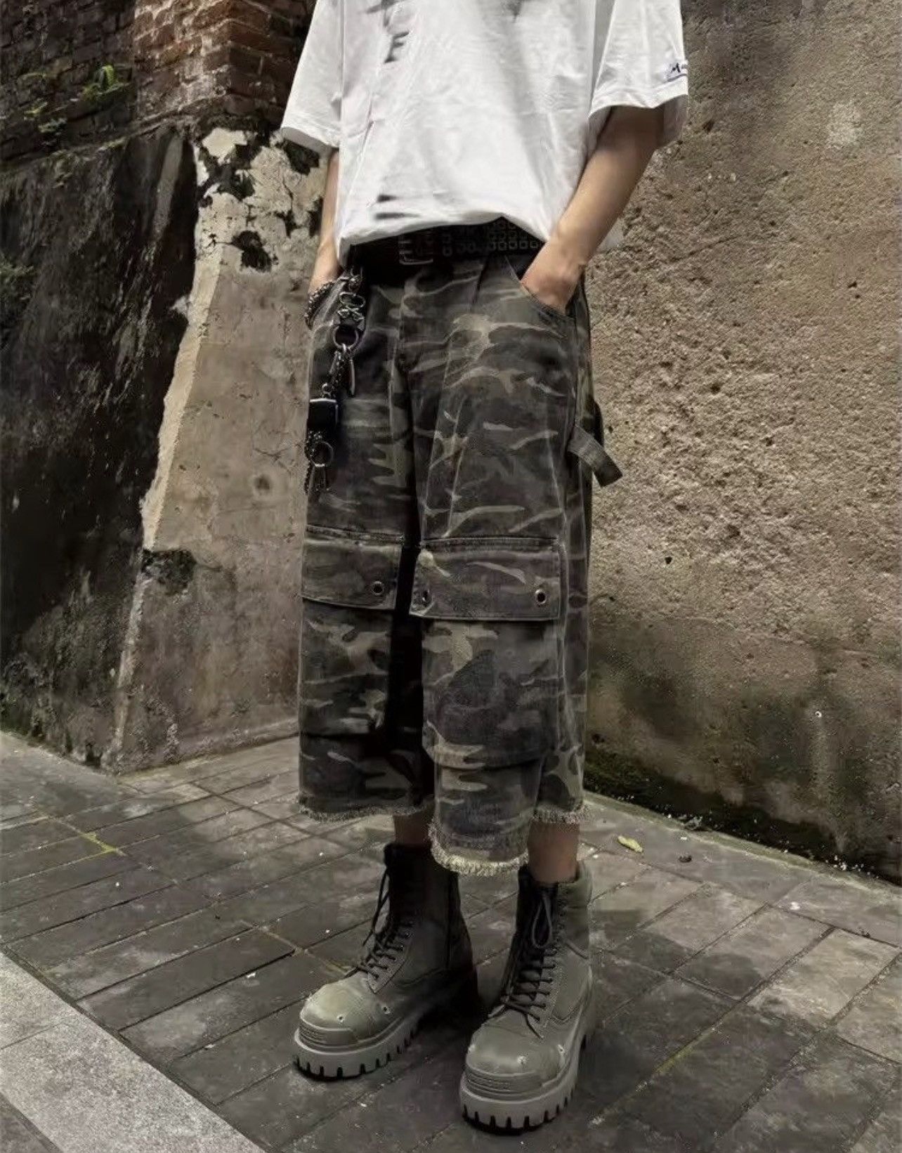 Other Y2K Baggy Distressed Camo Cargo Shorts |Tactical Raw Hem Size US 31 - 4 Thumbnail
