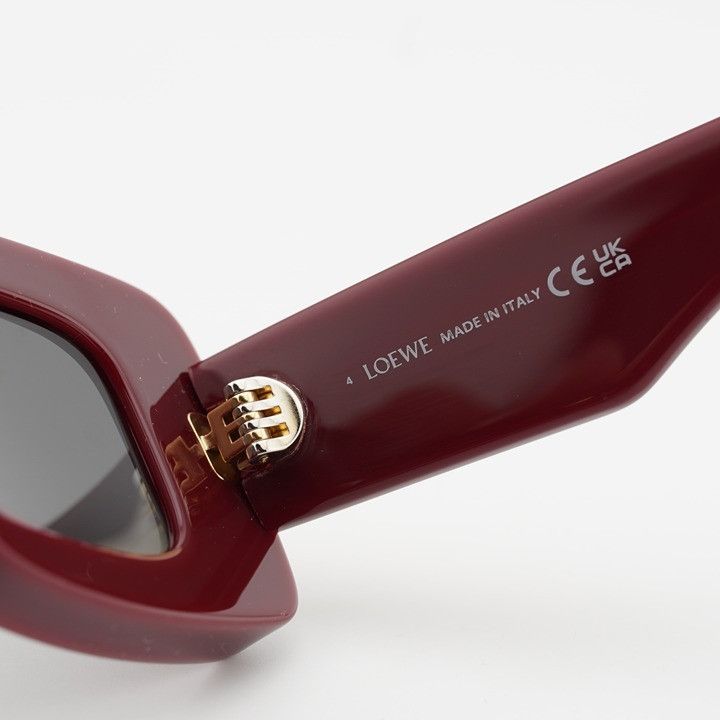 Loewe Loewe LW40101I 66A Sunglasses Shiny Burgundy/Gold Rectangle Size ONE SIZE - 8 Thumbnail