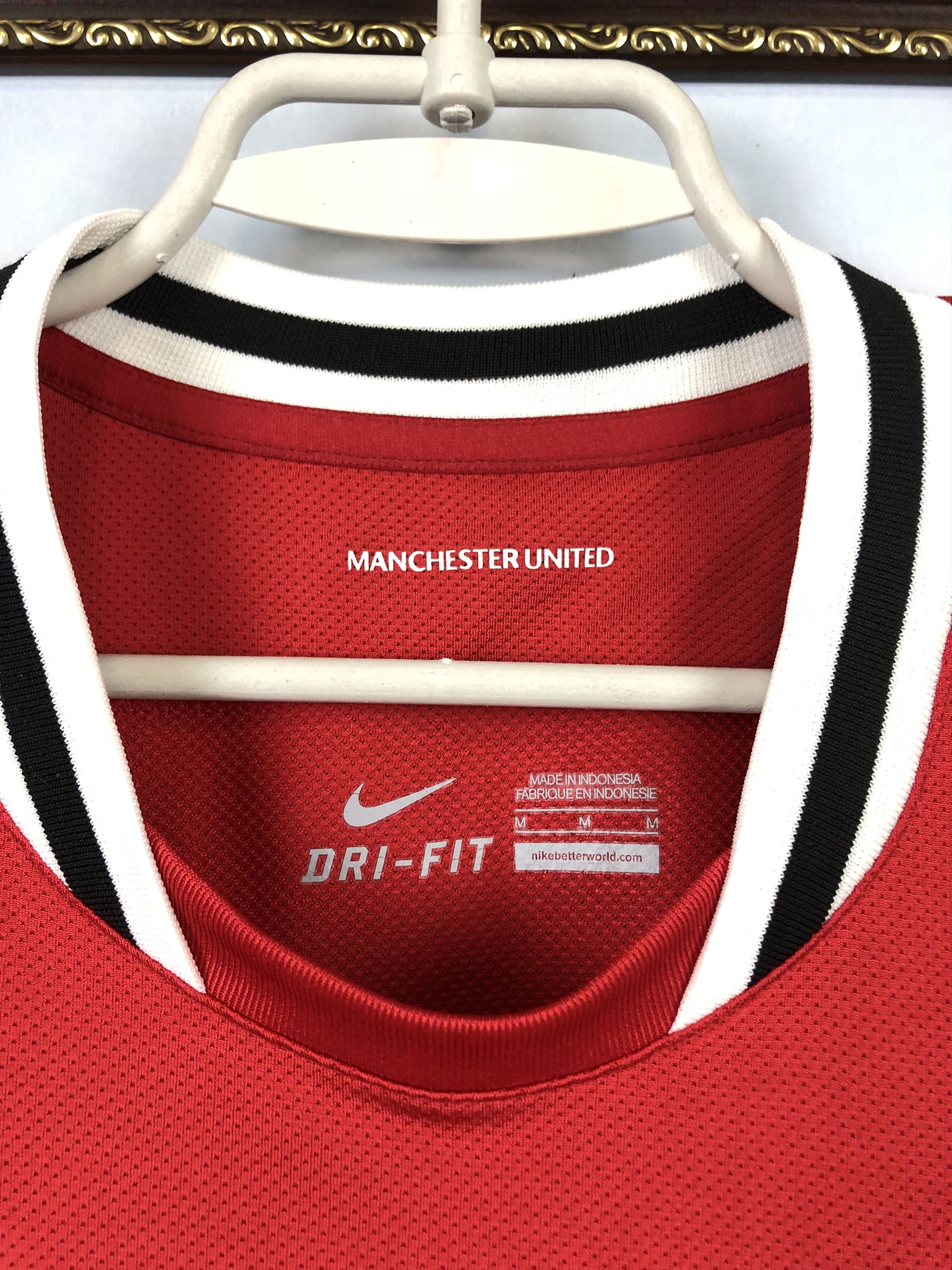 Nike Manchester United football shirt 2011 Long Sleeve Jersey Size US M / EU 48-50 / 2 - 9 Thumbnail