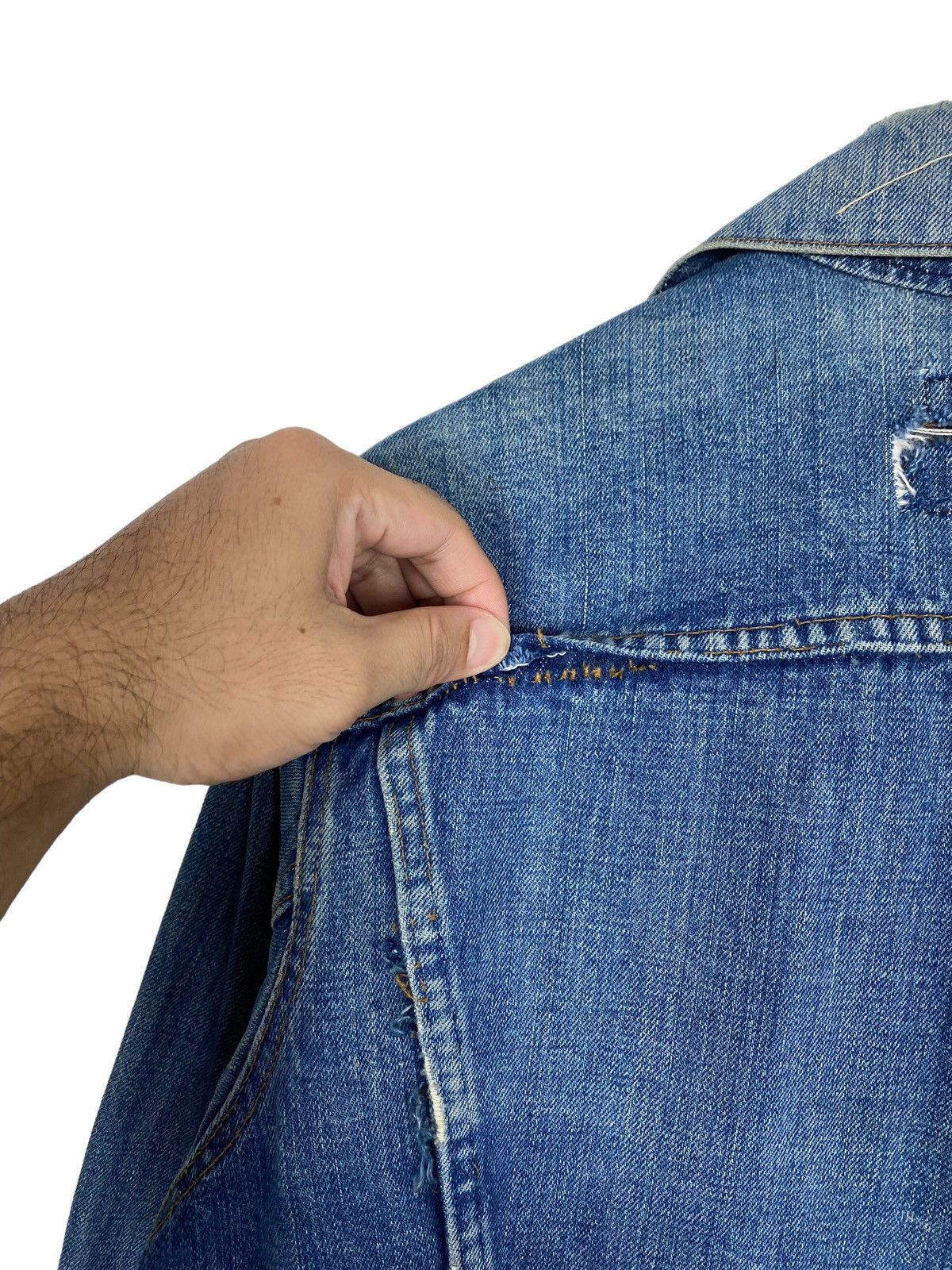 Levi's Vtg DISTRESSED Levi’s Denim Trucker Type 3 Usa Button 529 Size US S / EU 44-46 / 1 - 15 Thumbnail