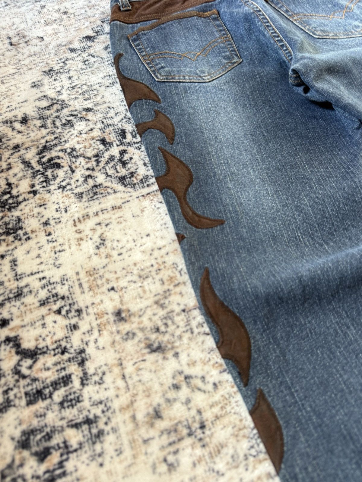 Le Grande Bleu (L.G.B.) Blue Jam Embroidered Tribal Flared Jeans Size US 26 / EU 42 - 12 Thumbnail