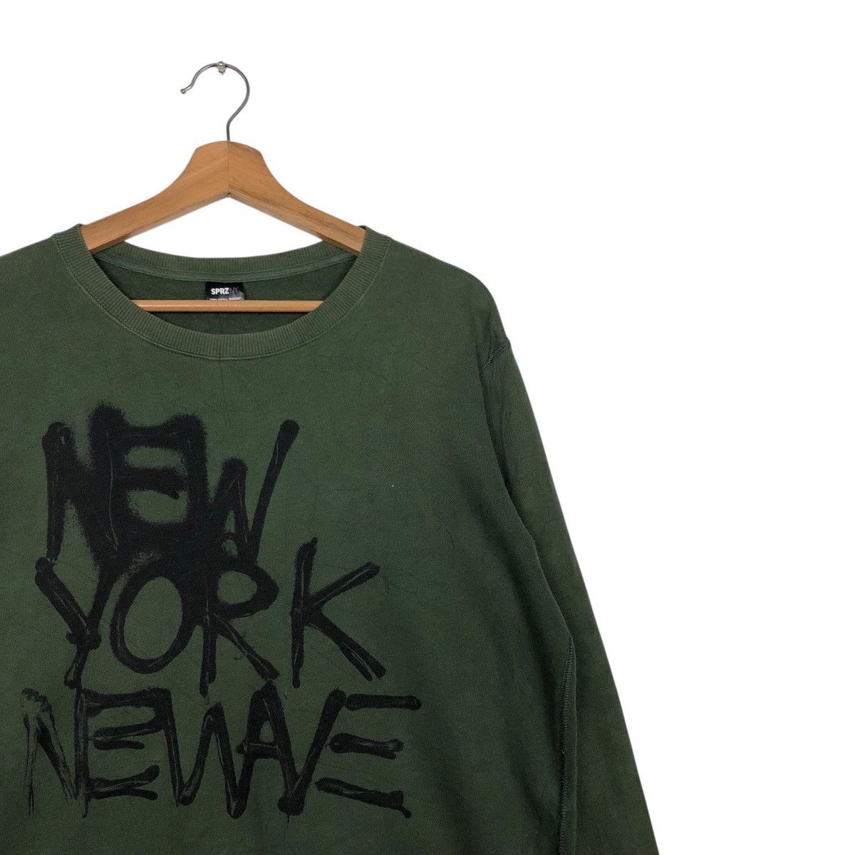 Japanese Brand Vintage Sweatshirt Rich Green Uniqlo X Jean-Michel Basquiat Size US M / EU 48-50 / 2 - 7 Thumbnail