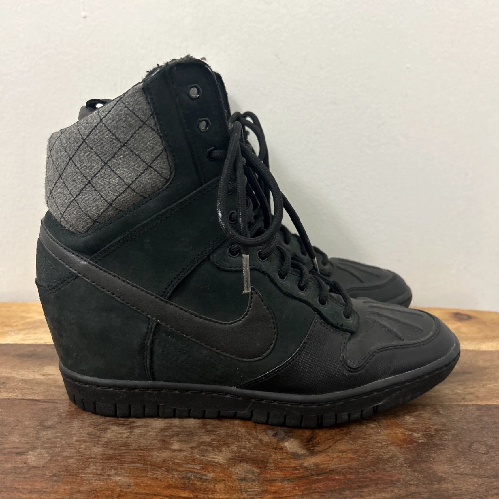 Nike Nike Dunk Sky High SneakerBoot Womens 9 Black Winter Boots 2014 Nike Dunk 684954-002 Sneaker High Top Boots Womens Mens Girls Size US 7 / IT 37 - 2 Thumbnail