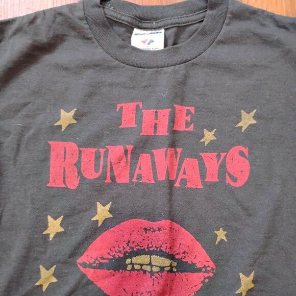 Band Tees Vintage Y2K The Runaways Joan Jett T-Shirt Size US M / EU 48-50 / 2 - 1 Thumbnail