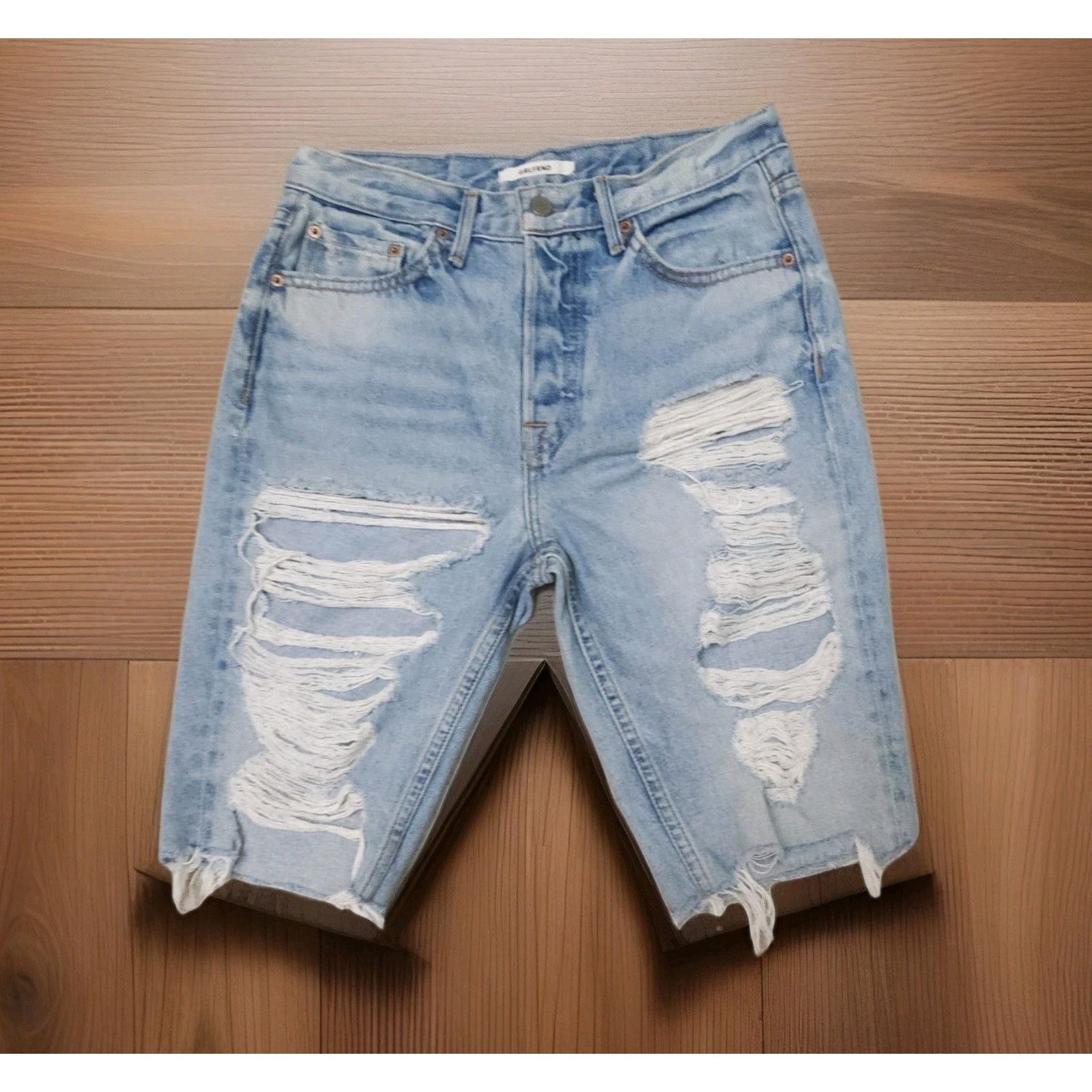 GRLFRND GRLFRND BEVERLY Bermuda Light Wash Frayed Hem Button Fly 26 Size 26" / US 2 / IT 38 - 5 Thumbnail