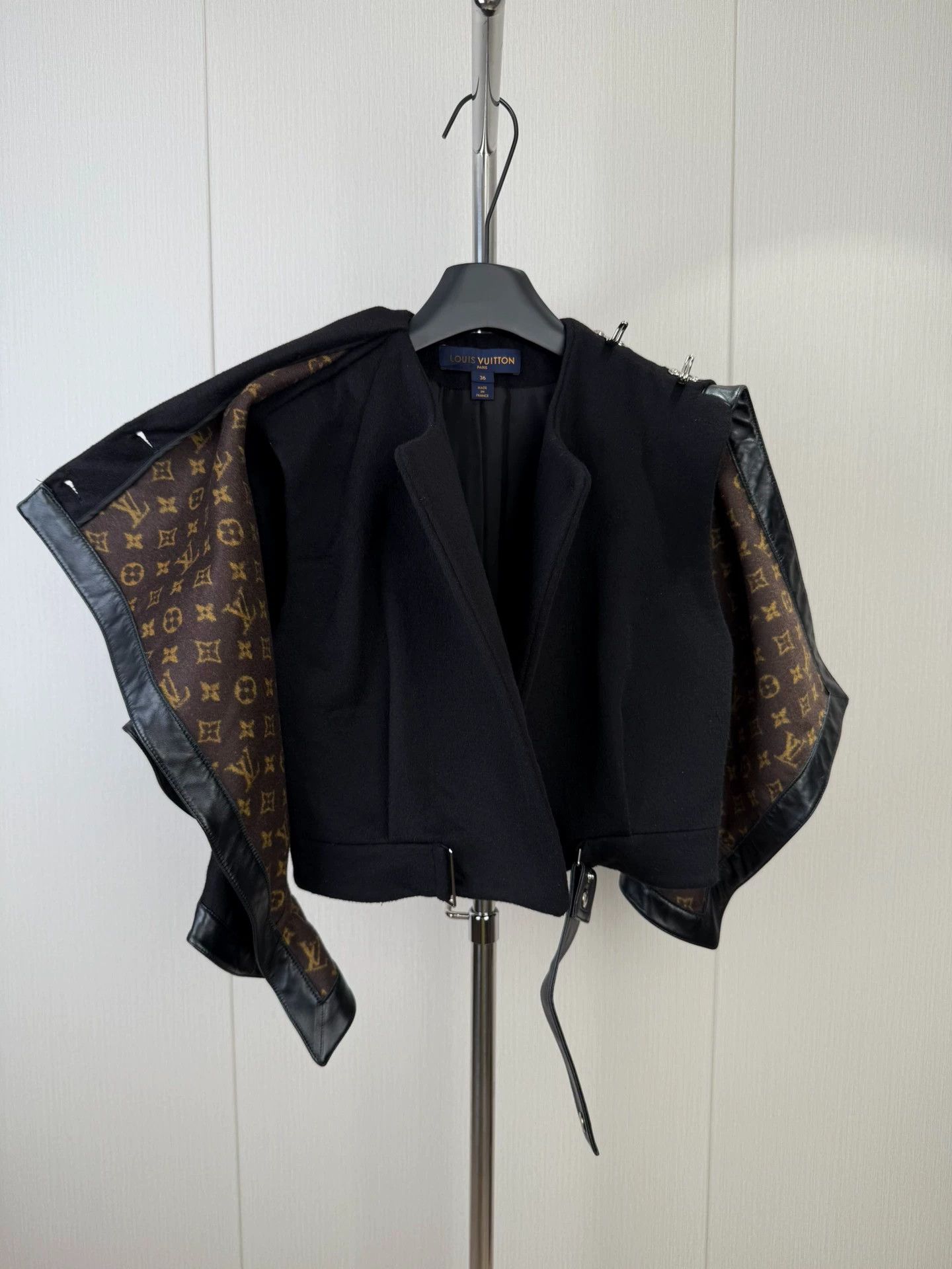 Louis Vuitton Louis Vuitton Cashmere Cape Vest Top Size S / US 4 / IT 40 - 1 Thumbnail