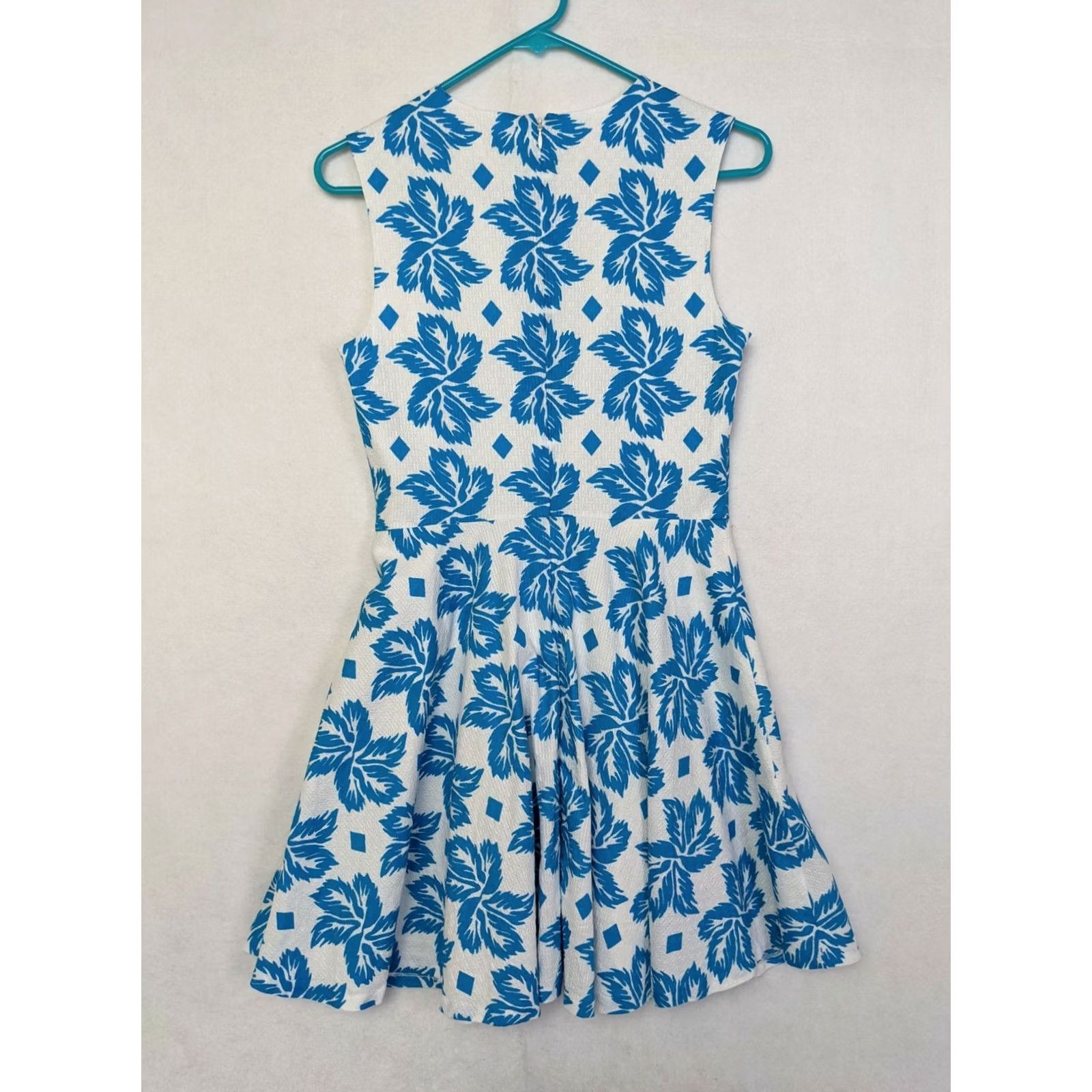 Diane von Furstenberg Diane von Furstenberg Jeannie Women's Fit & Flare Leaf Dress size 4 Size 27" / US 4 / IT 40 - 4 Thumbnail