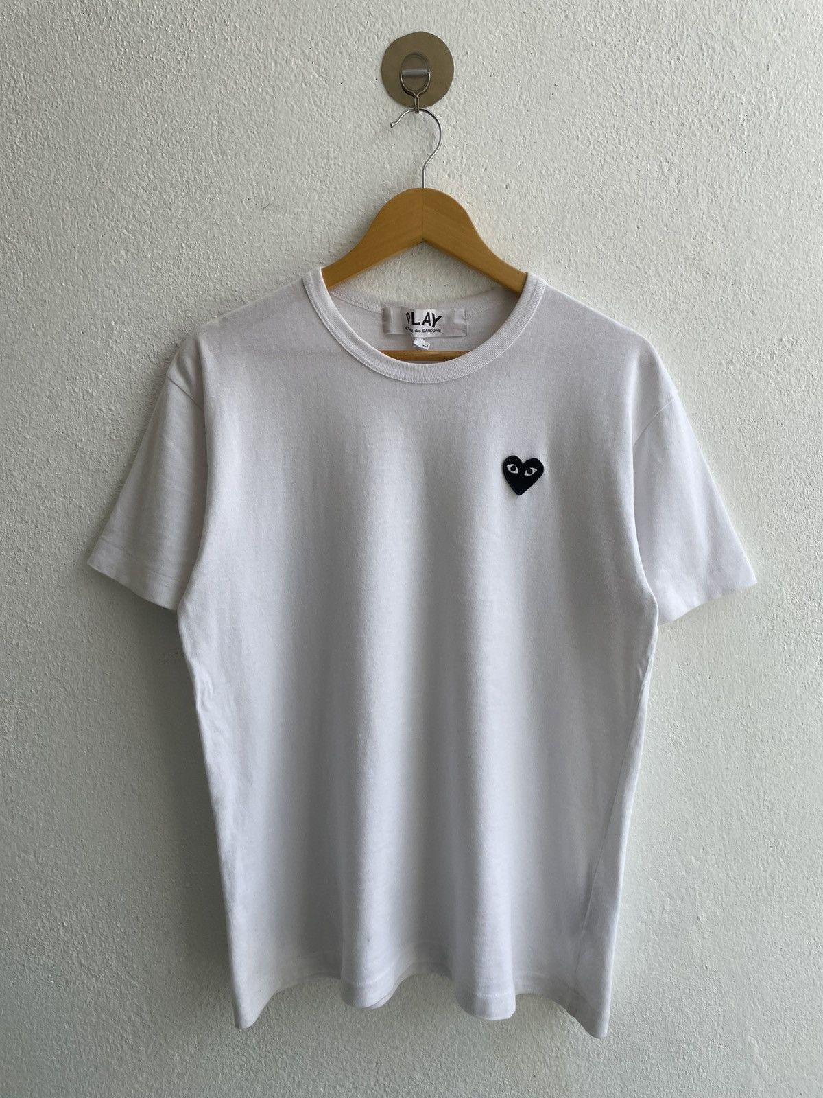 Comme des Garcons Play Comme Des Garcons Embroidered Black Heart Logo Shirts Size US L / EU 52-54 / 3 - 1 Thumbnail