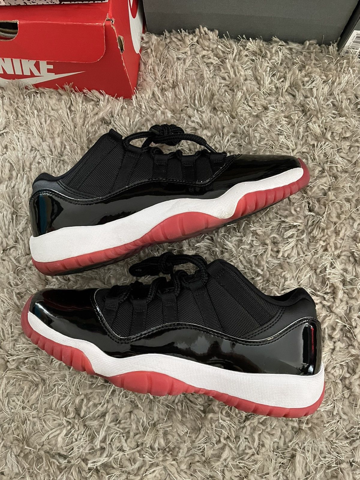 Jordan Brand Jordan 11 Bred Low Size US 7 / EU 40 - 2 Thumbnail