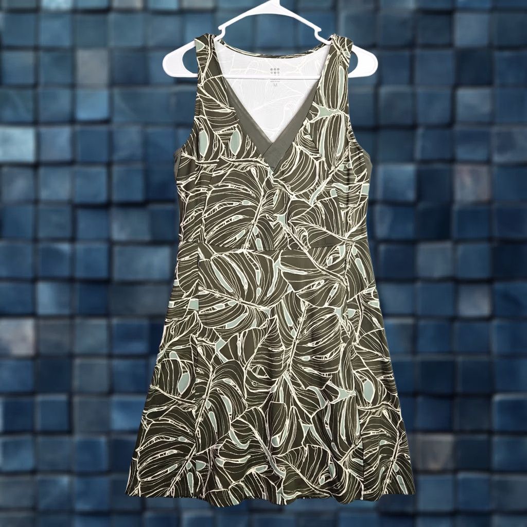 Vintage Title Nine Women’s Medium Olive Green Leaf Print Sleeveless V Neck Dress Size M / US 6-8 / IT 42-44 - 1 Thumbnail