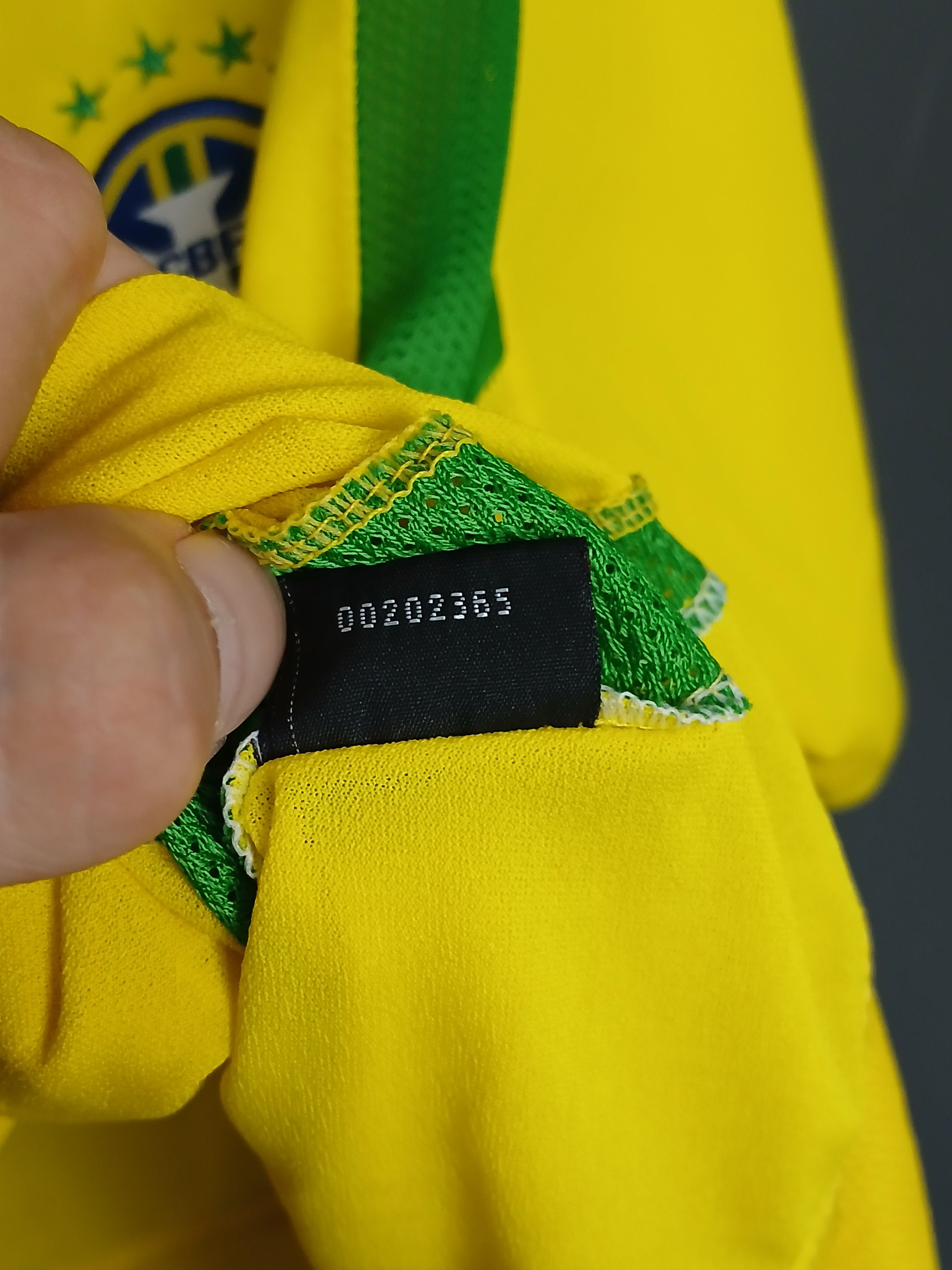Nike Brazil National Team 2002/2004 Home Football Jersey T-Shirt Size US XL / EU 56 / 4 - 7 Thumbnail
