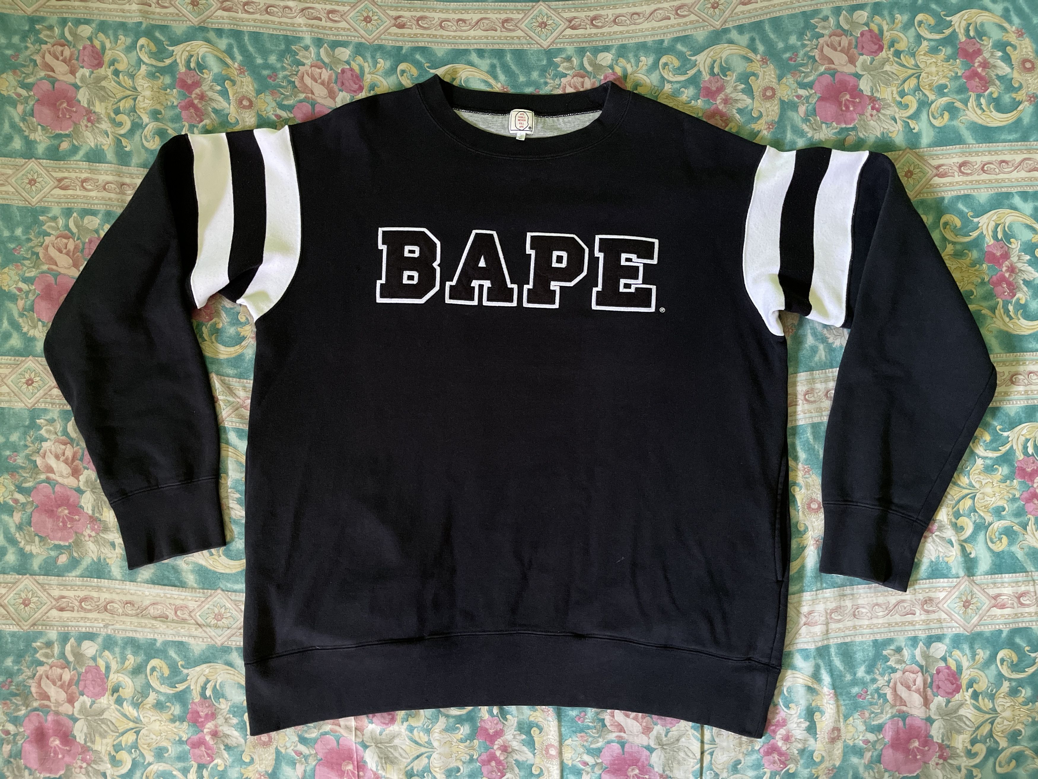 Bape Bape Crewneck Size US L / EU 52-54 / 3 - 1 Thumbnail