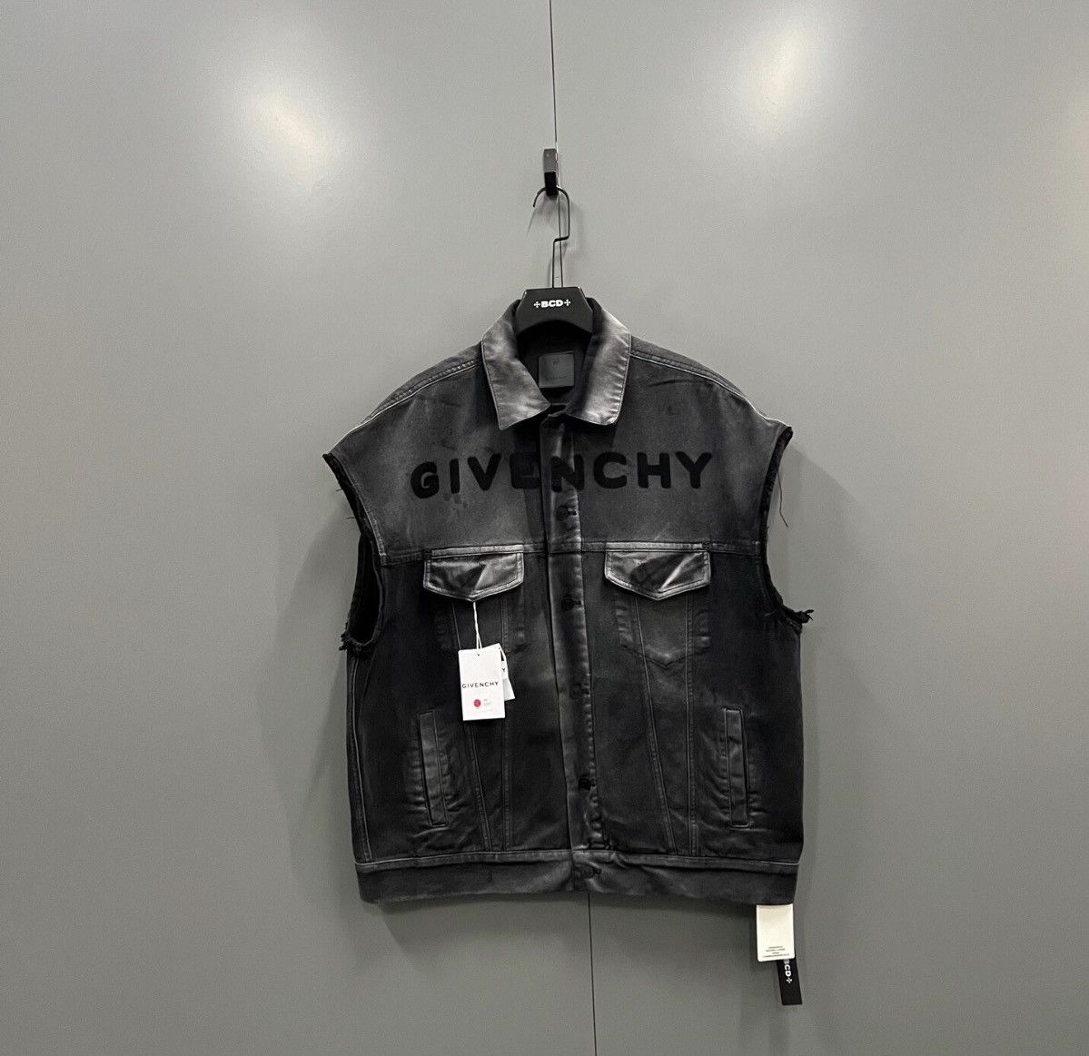 Givenchy Givenchy Black-Grey Embroidered Logo Denim Vest J41 Size US XL / EU 56 / 4 - 1 Thumbnail