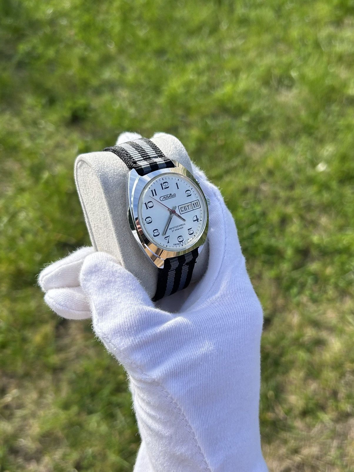Vintage Vintage Watch Slava Automatic USSR Soviet Wristwatch 1980s Size ONE SIZE - 4 Thumbnail
