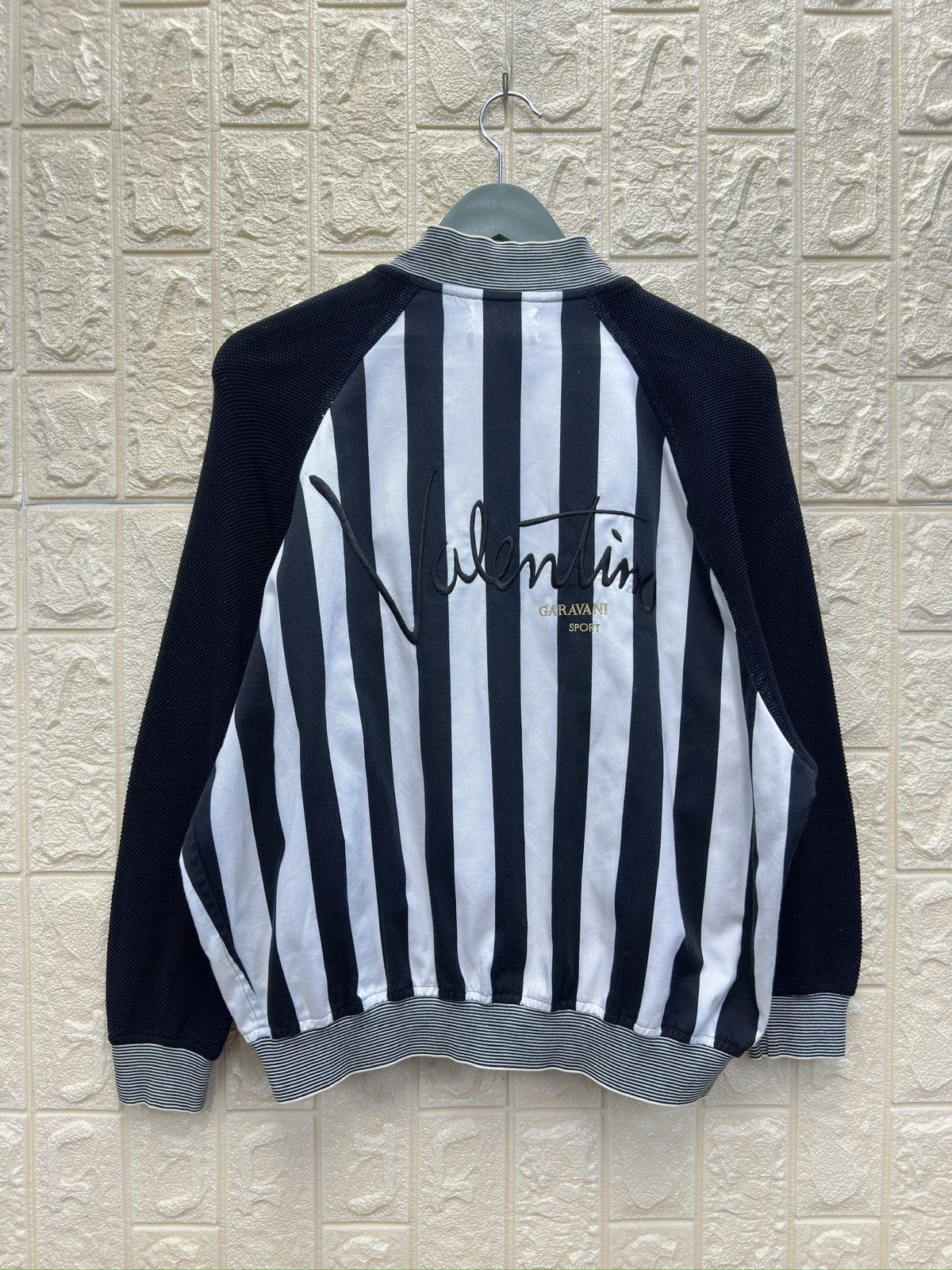Valentino × Vintage Vintage Valentino Garavani Soprt Big Logo Jacket MJ100 Size US M / EU 48-50 / 2 - 2 Thumbnail