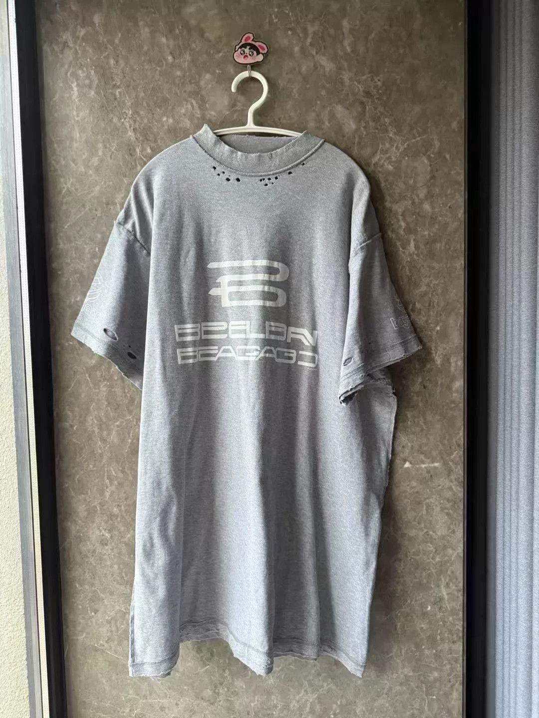 Balenciaga Balenciaga AI Distressed Short-Sleeve Size US S / EU 44-46 / 1 - 1 Thumbnail