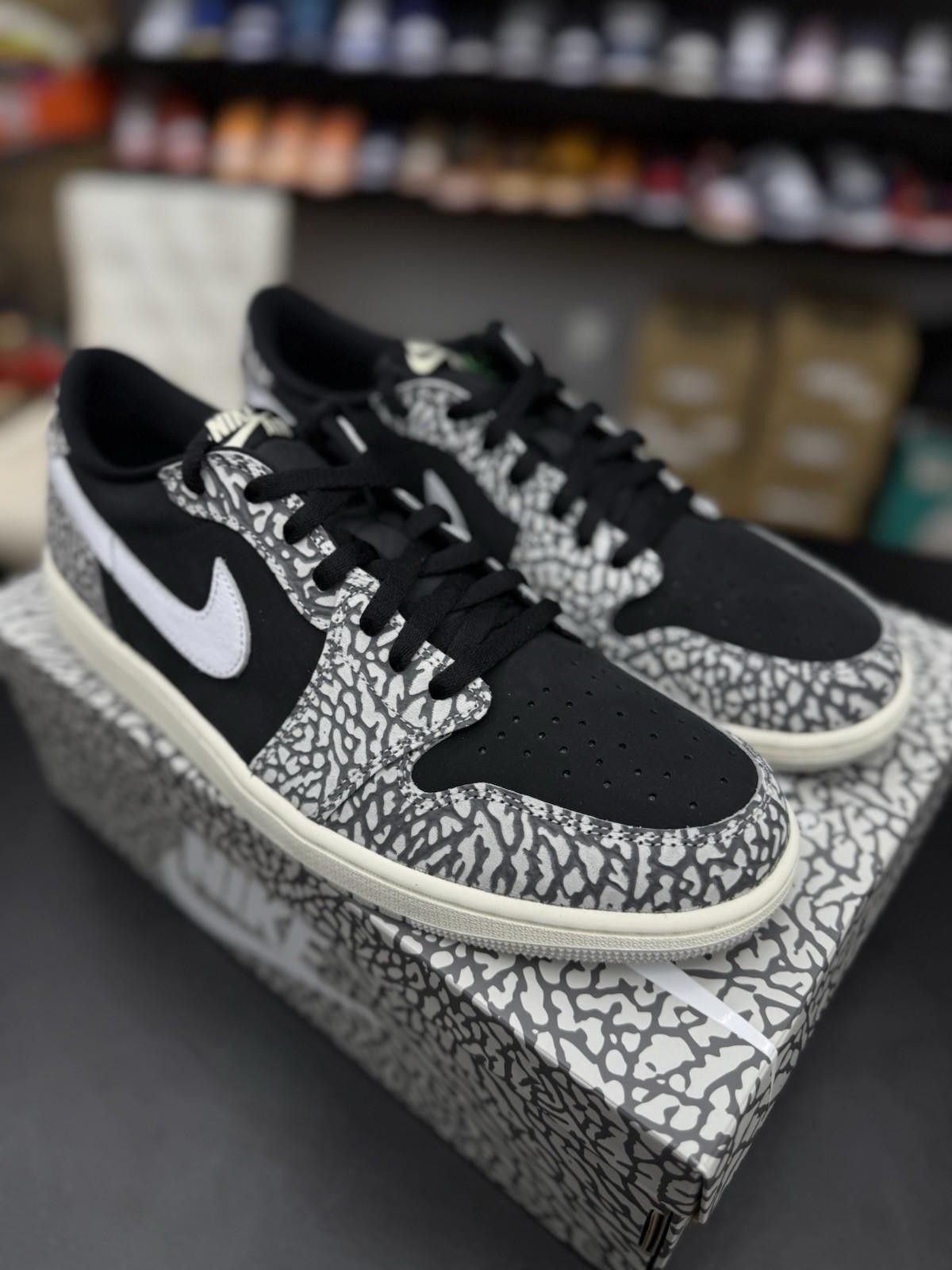 Jordan Brand Air Jordan 1 Retro OG Low Black Cement Size 13 CZ0790-001 Size US 13 / EU 46 - 4 Thumbnail