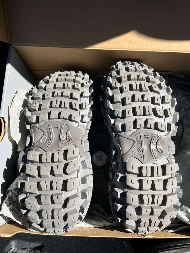 Balenciaga CC30 Bouncer Oversized Sneakers in Grey Size US 12 / EU 45 - 9 Thumbnail