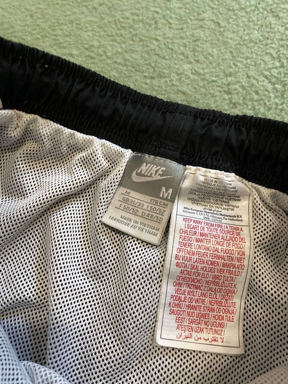 Nike Vintage Nike Y2K Logo Streetwear Shorts Size M Size US 30 / EU 46 - 2 Thumbnail