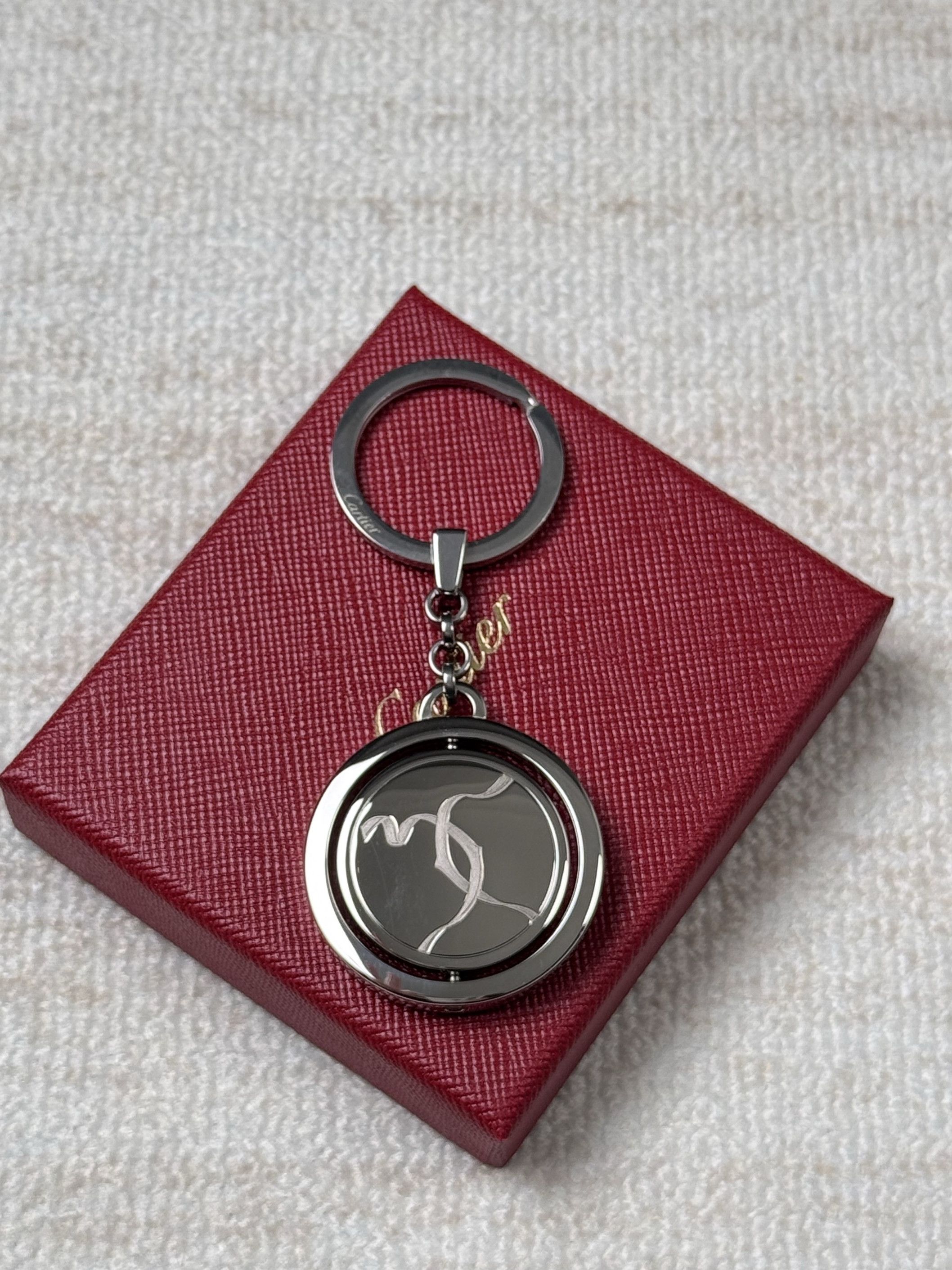 Cartier Cartier ENTRELACÉS DE CARTIER RIBBON PIVOTING KEY RING Size ONE SIZE - 2 Thumbnail