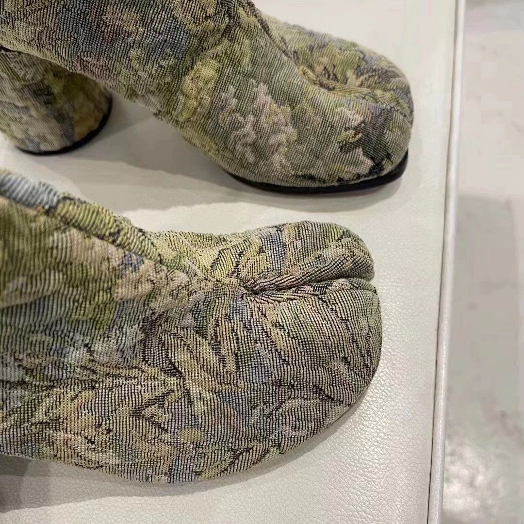 Maison Margiela Maison Margiela Embroidered Floral Tabi 8cm 37 New Rare Size US 6.5 / IT 36.5 - 3 Thumbnail