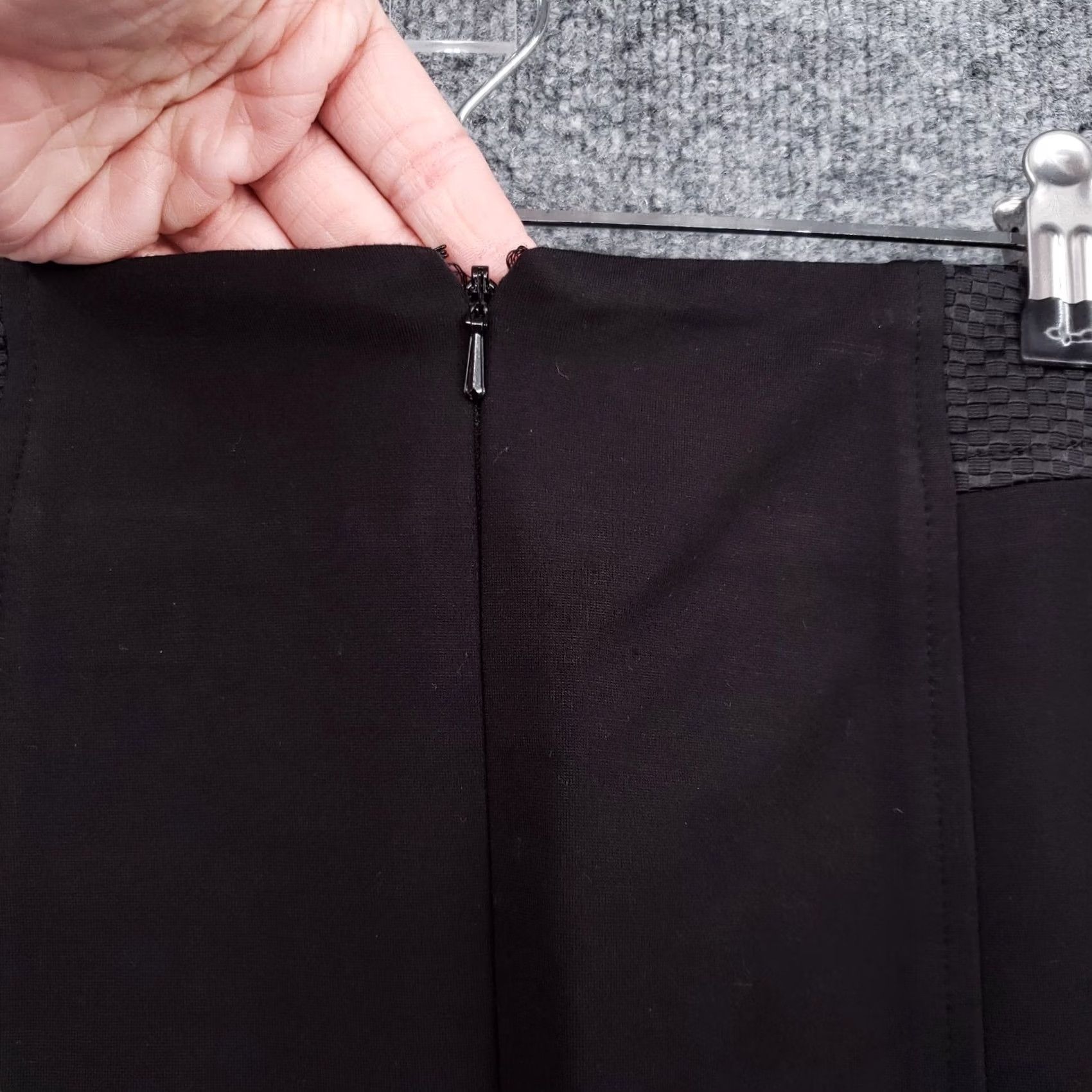 Vintage Mary Kay Skirt Womens 2R Black Straight & Pencil Knee Length Flat Front Size 26" / US 2 / IT 38 - 6 Thumbnail