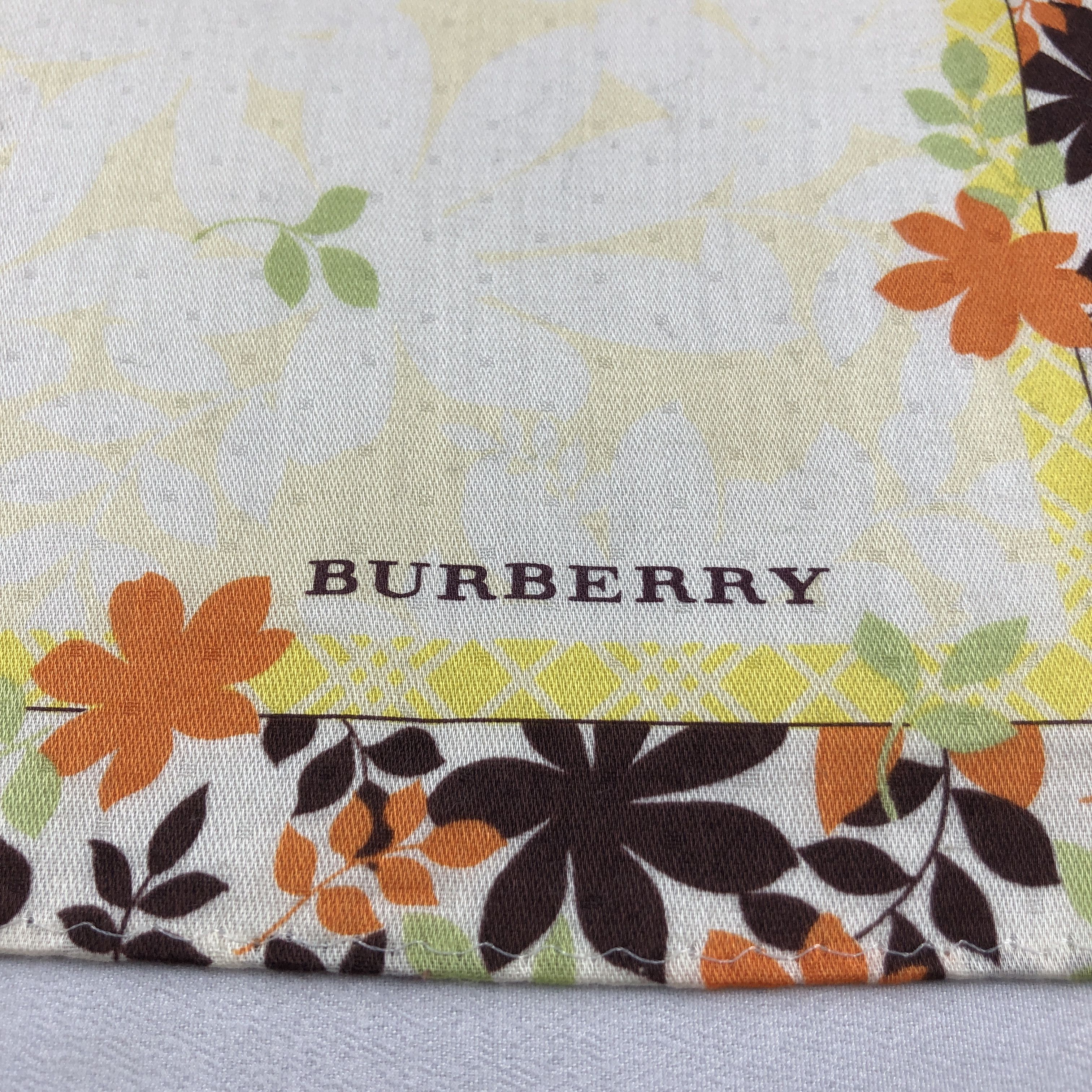 Burberry Burberry Prosum Handkerchief Neckerchief Bandana H3027 Size ONE SIZE - 3 Thumbnail