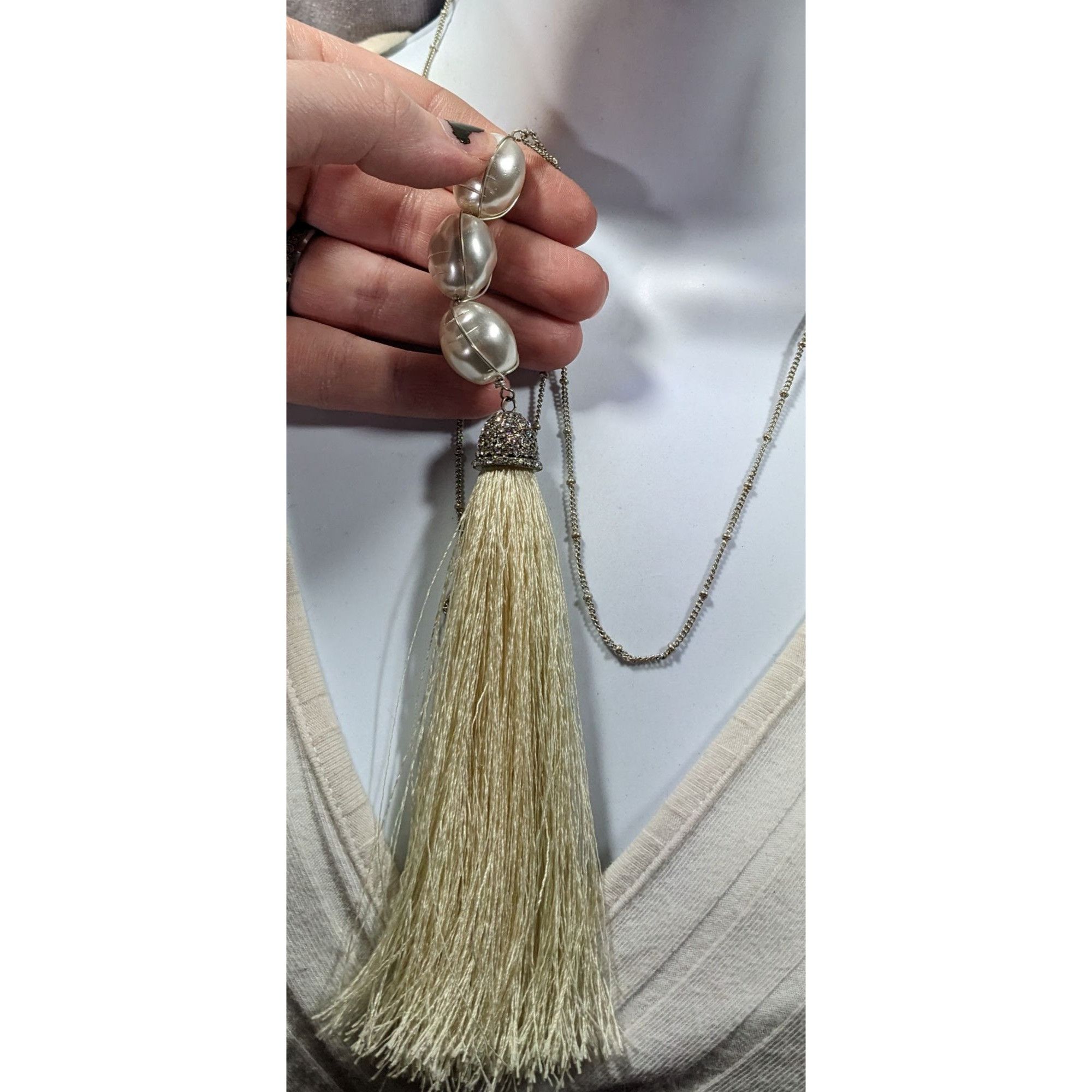 Other Chunky Glam Faux Pearl Rhinestone Tassel Necklace Size ONE SIZE - 9 Thumbnail