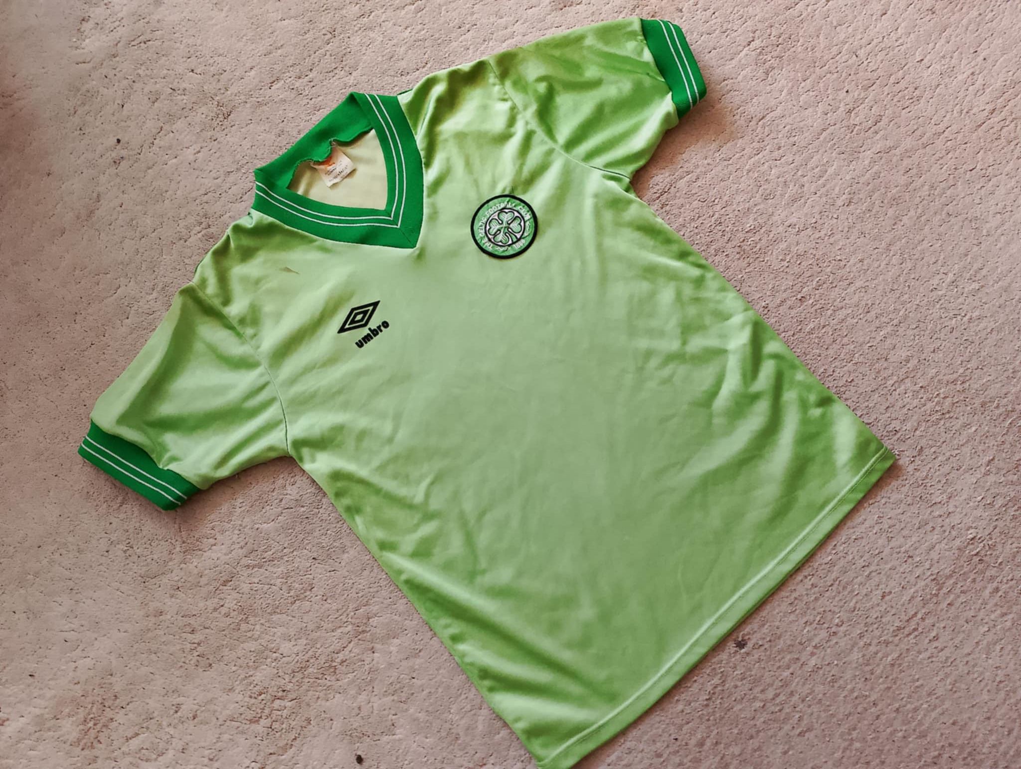 Umbro × Vintage Umbro 1983/86 Celtic Glasgow Away Jersey kit Size US S / EU 44-46 / 1 - 2 Thumbnail