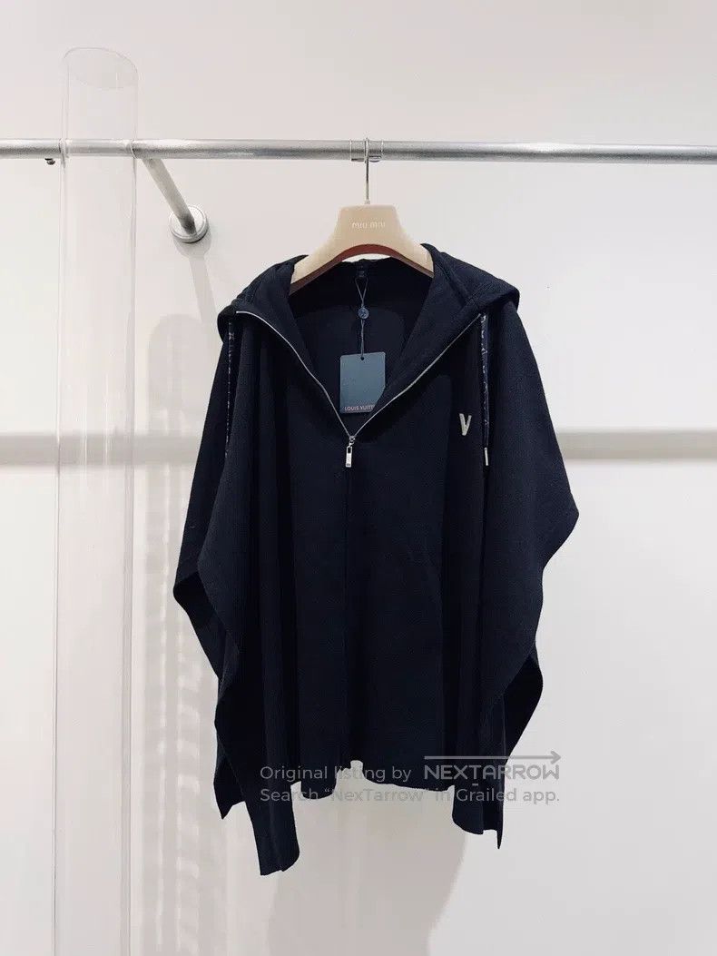 Louis Vuitton Louis Vuitton Black Cape Jacket Size US S / EU 44-46 / 1 - 1 Thumbnail