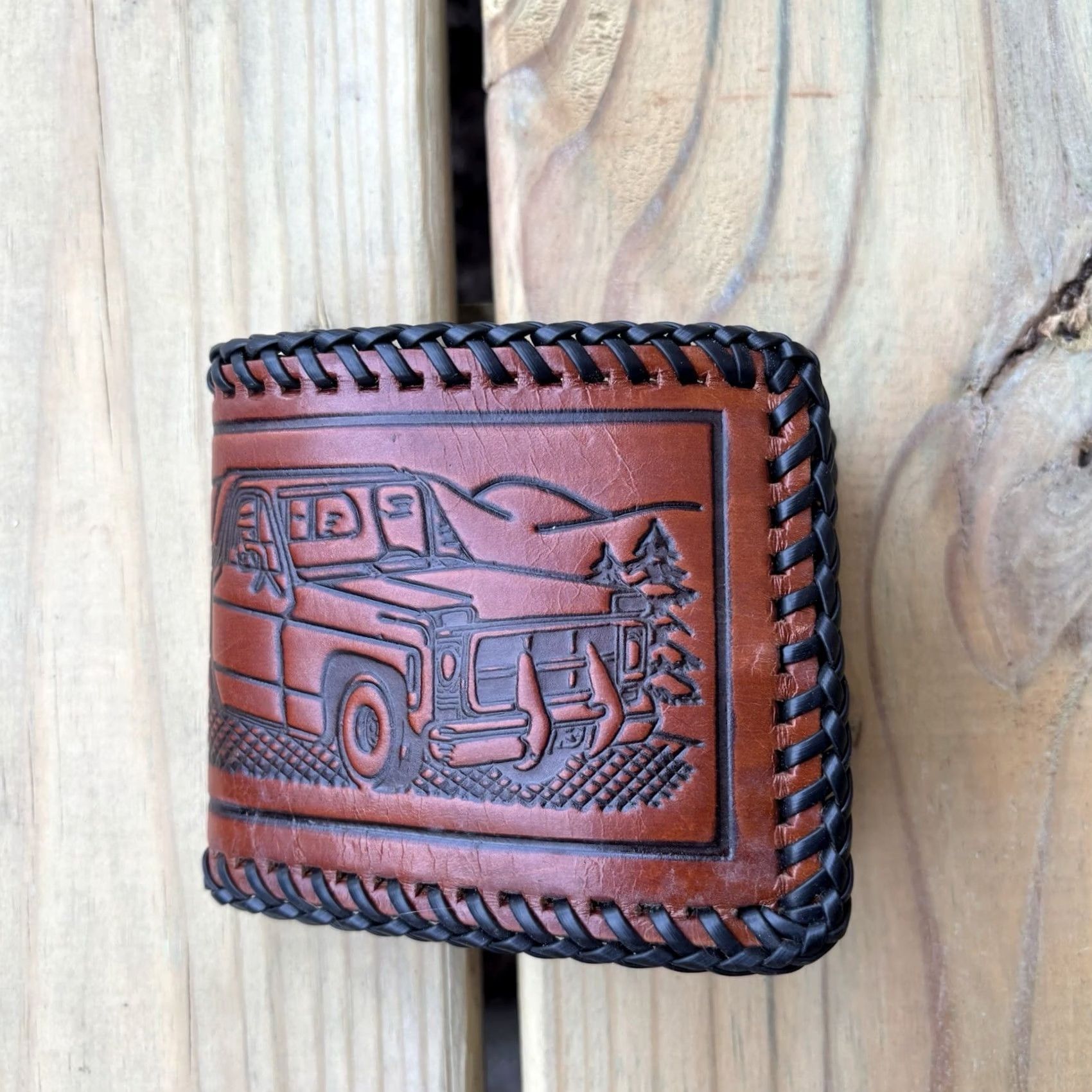 Vintage VINTAGE Wallet Leather USA Scene Nature Sportsman Hand Tooled Whipstitch Size ONE SIZE - 4 Thumbnail