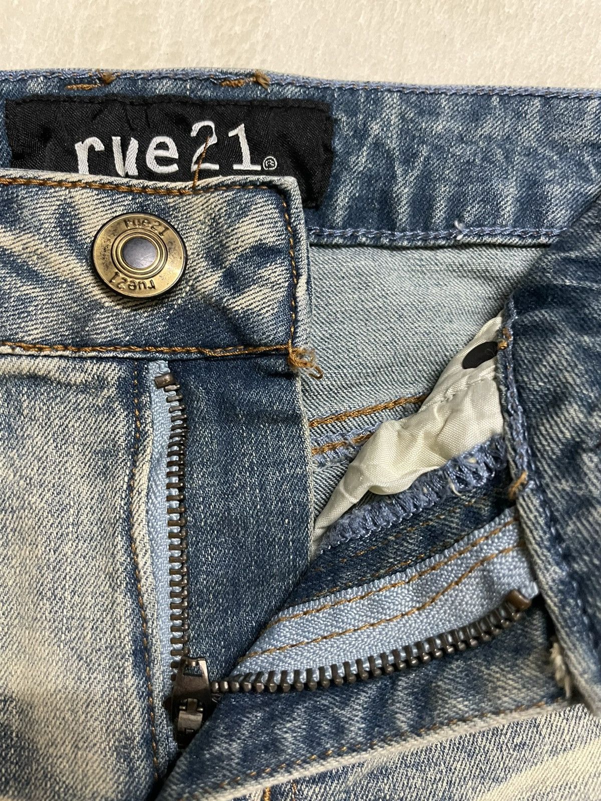 rue21 Vintage Rue21 Skinny Distress Ripped Mudwash Jeans Size US 27 - 6 Thumbnail