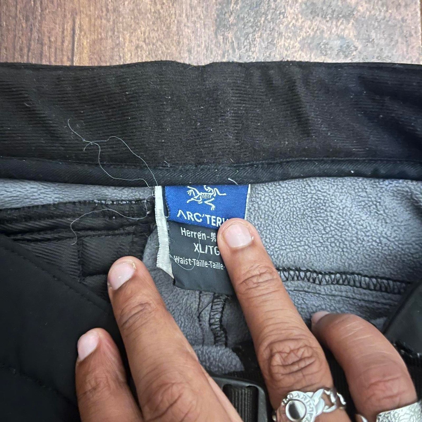 Arc'teryx Xl black arcteryx fissle insulated Size US 32 / EU 48 - 3 Thumbnail