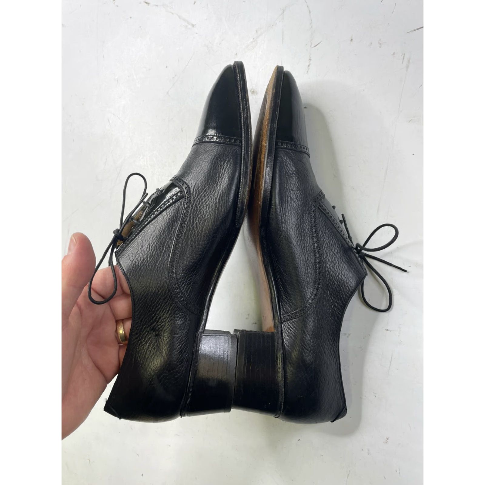 Vintage VINTAGE Gravati Per Neiman Marcus Black Leather Cap Toe Oxford Heels Size 11 Shoes 1970s Leather Black Vintage Adults Womens? Size ONE SIZE - 7 Thumbnail