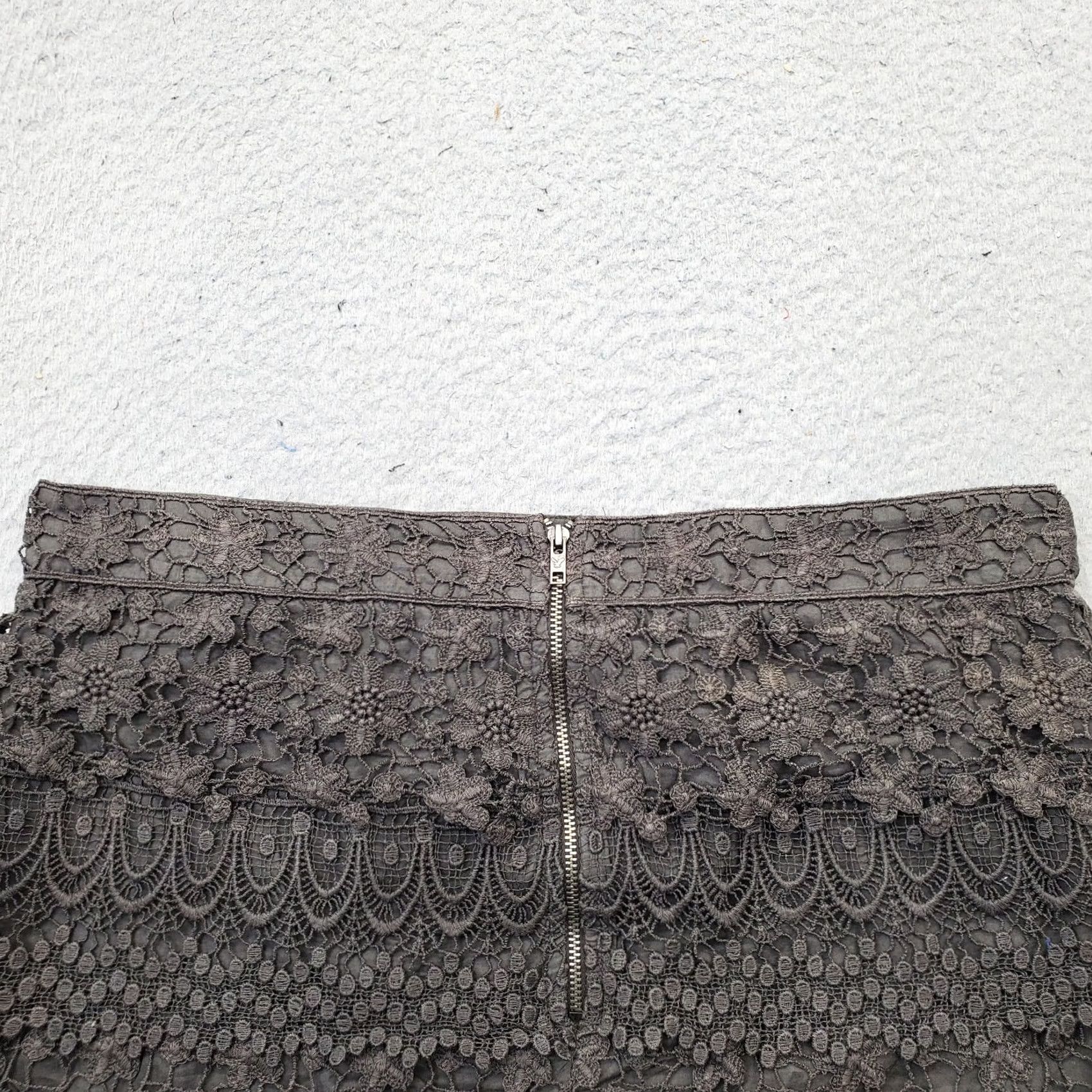 American Eagle Outfitters American Eagle Outfitters Skirt Womens 10 Gray Mini Floral Lace Lined Back Zip Size 32" / US 10 / IT 46 - 7 Thumbnail