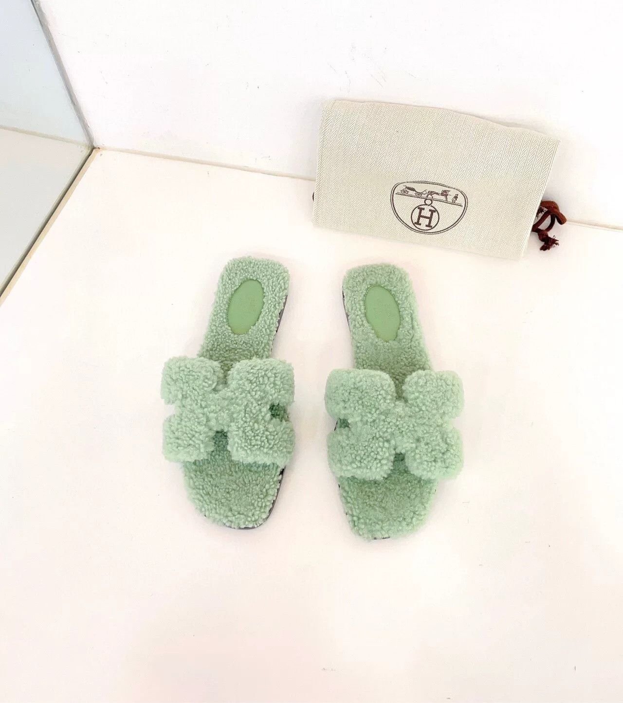 Hermes Hermes Classic H Plush Teddy Slippers Size US 6 / IT 36 - 1 Thumbnail
