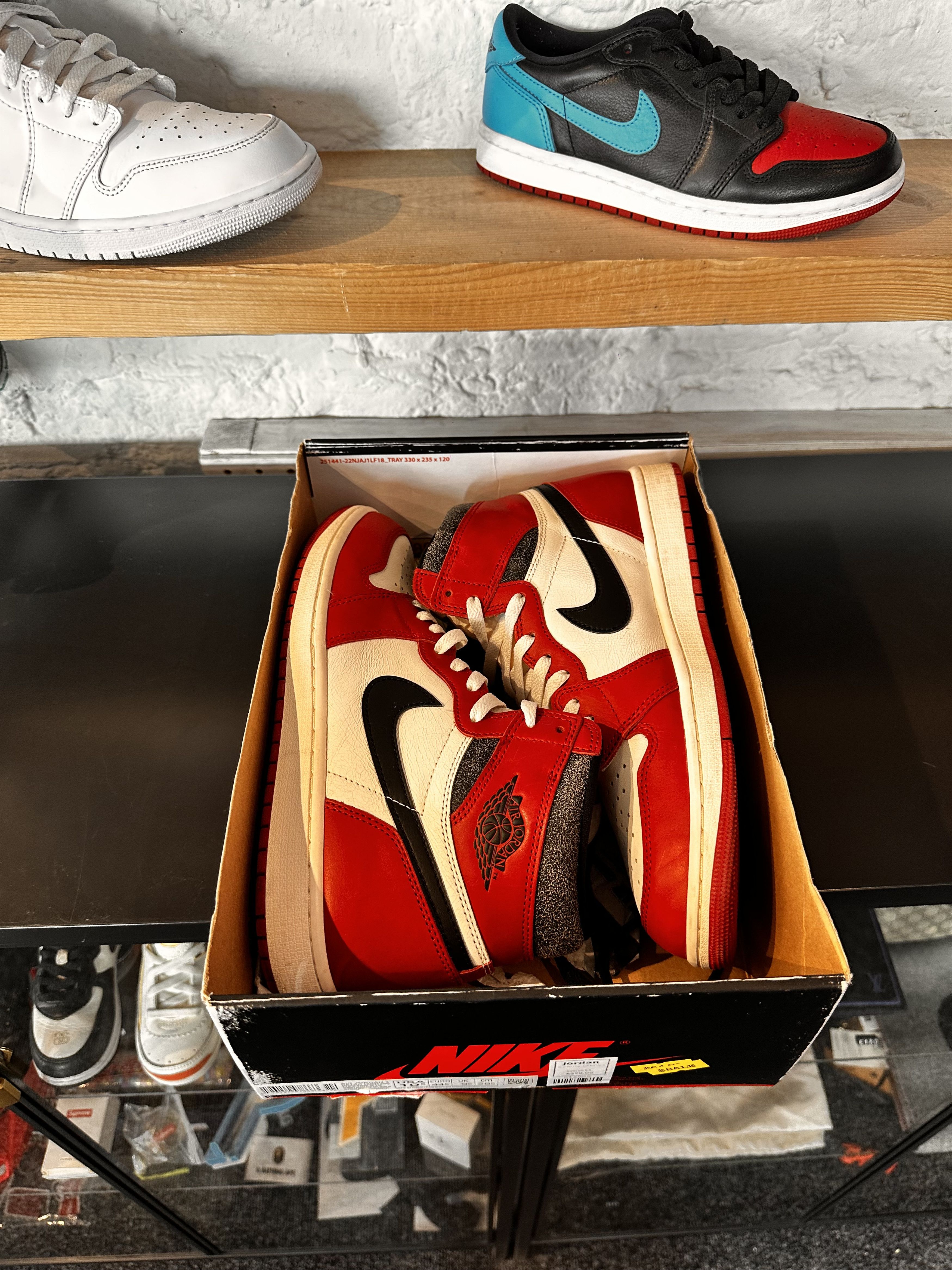 Nike Air Jordan 1 High Lost and Found Size US 10.5 / EU 43-44 - 7 Thumbnail