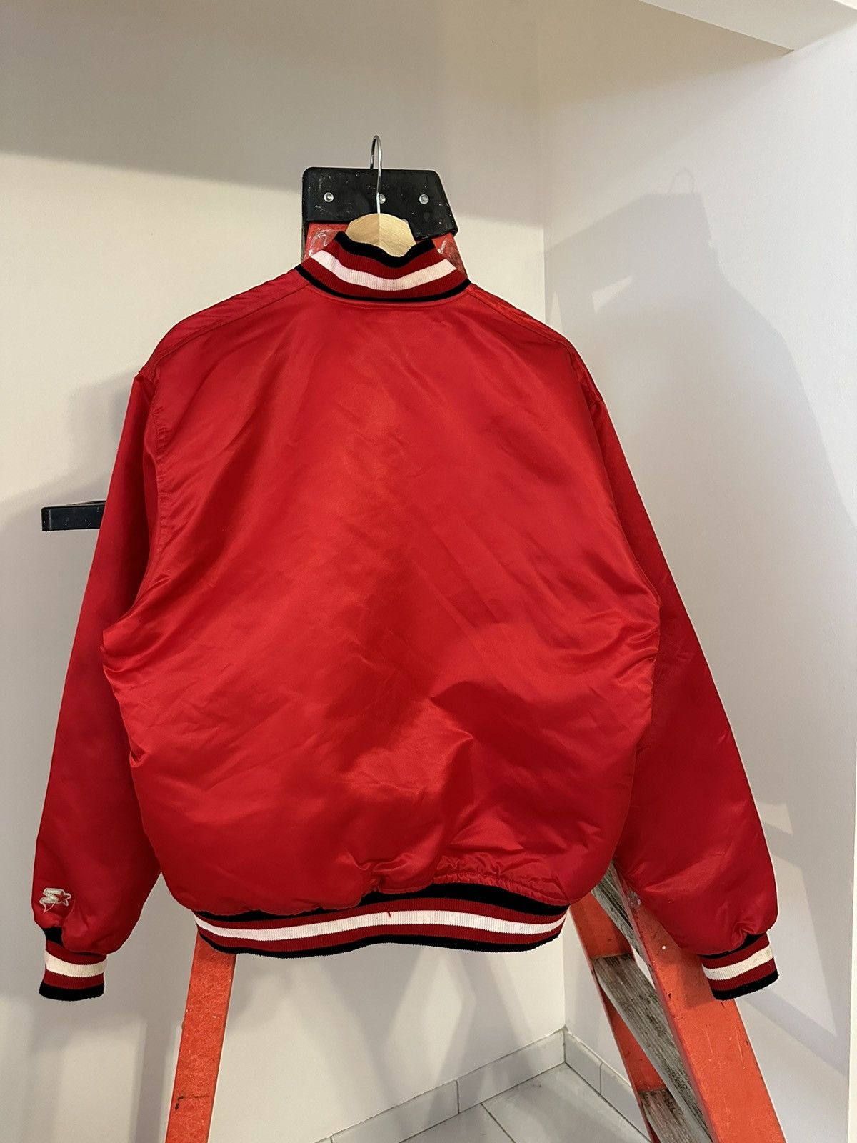 Starter Vintage Satin Chicago Bulls Bomber Jacket Size US L / EU 52-54 / 3 - 4 Thumbnail