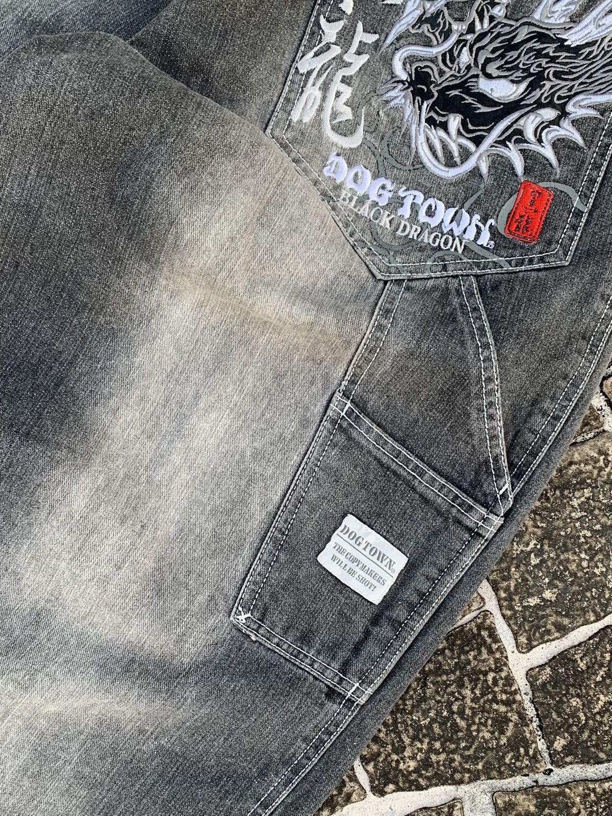 Dogtown × Vintage Dog Town Black Dragon Size US 32 / EU 48 - 4 Thumbnail