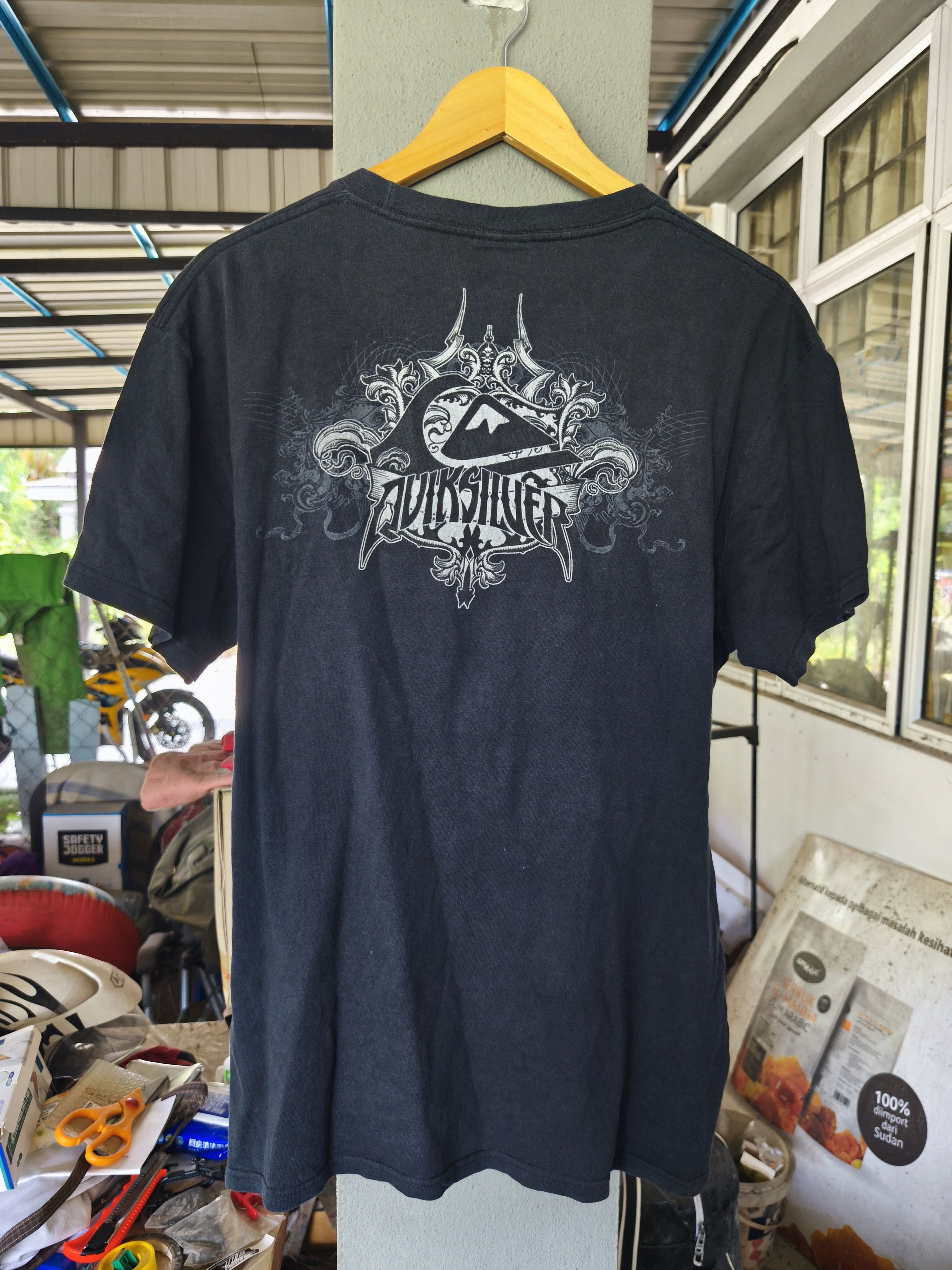 Quiksilver Vintage Y2K Quiksilver Tribal Crest Big Back Hit Faded 21x28 Size US M / EU 48-50 / 2 - 5 Thumbnail