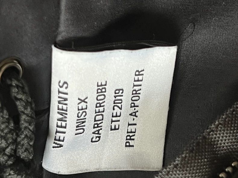 Vetements Vetements mask Vetemensch face mask four-sleeve Size US S / EU 44-46 / 1 - 6 Thumbnail