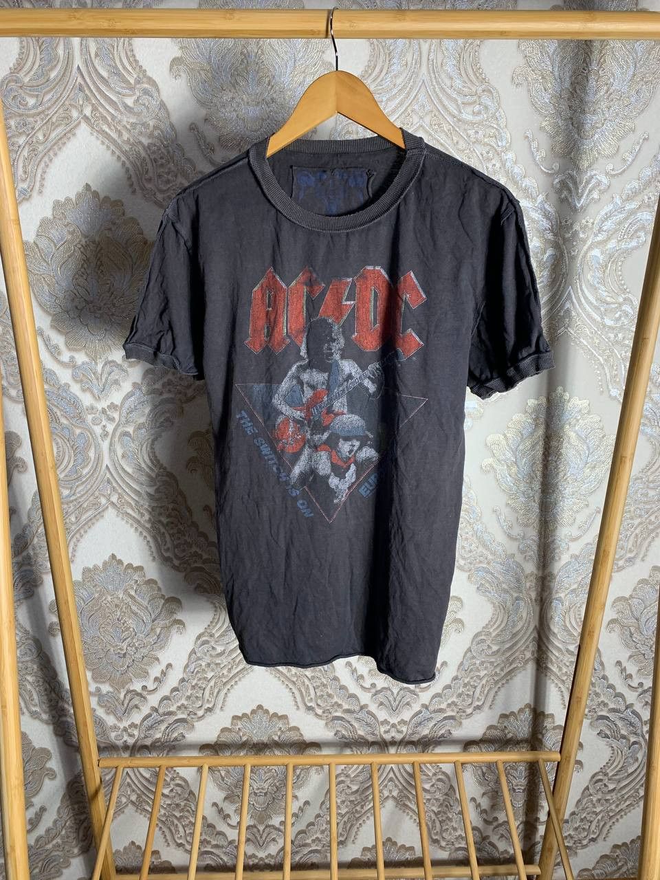 Band Tees Vintage AC/DC Europe 84 Tour T-shirt Metal Punk Y2K 90s Size US M / EU 48-50 / 2 - 1 Thumbnail