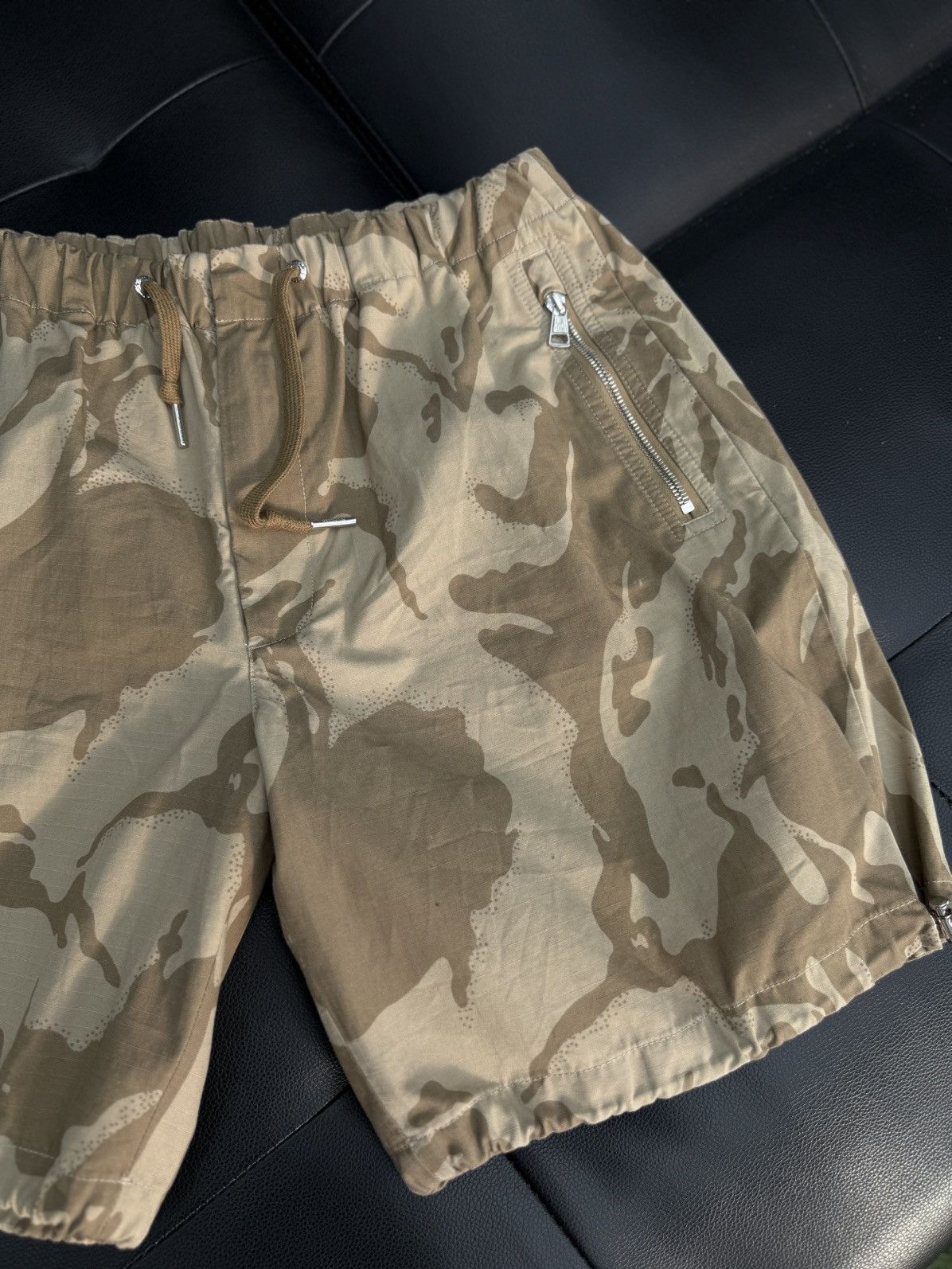 Moncler Moncler Tan Camo Shorts Size (48) 100% Authentic $500 Size US 44 / EU 60 - 2 Thumbnail